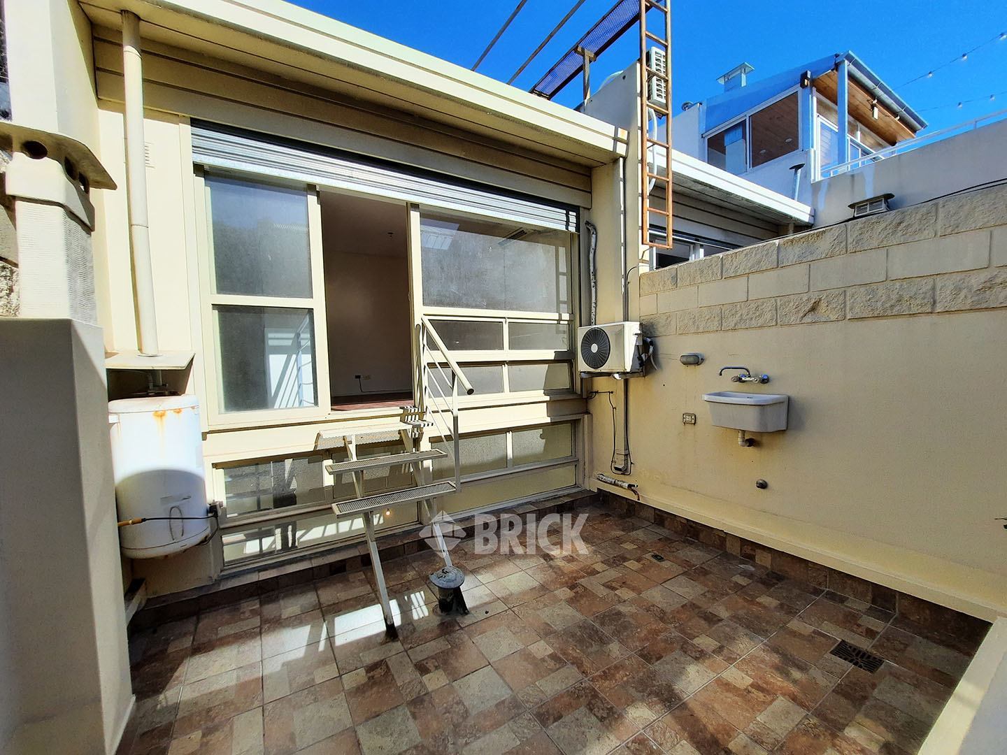 ROJAS al 600 Piso PB 19