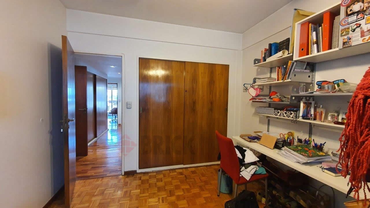 VUELTA DE OBLIGADO al 2400 Piso 3 18
