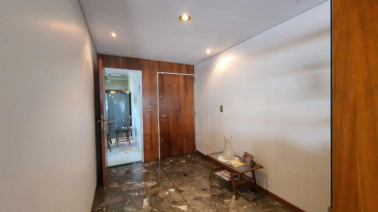 VUELTA DE OBLIGADO al 2400 Piso 3 3