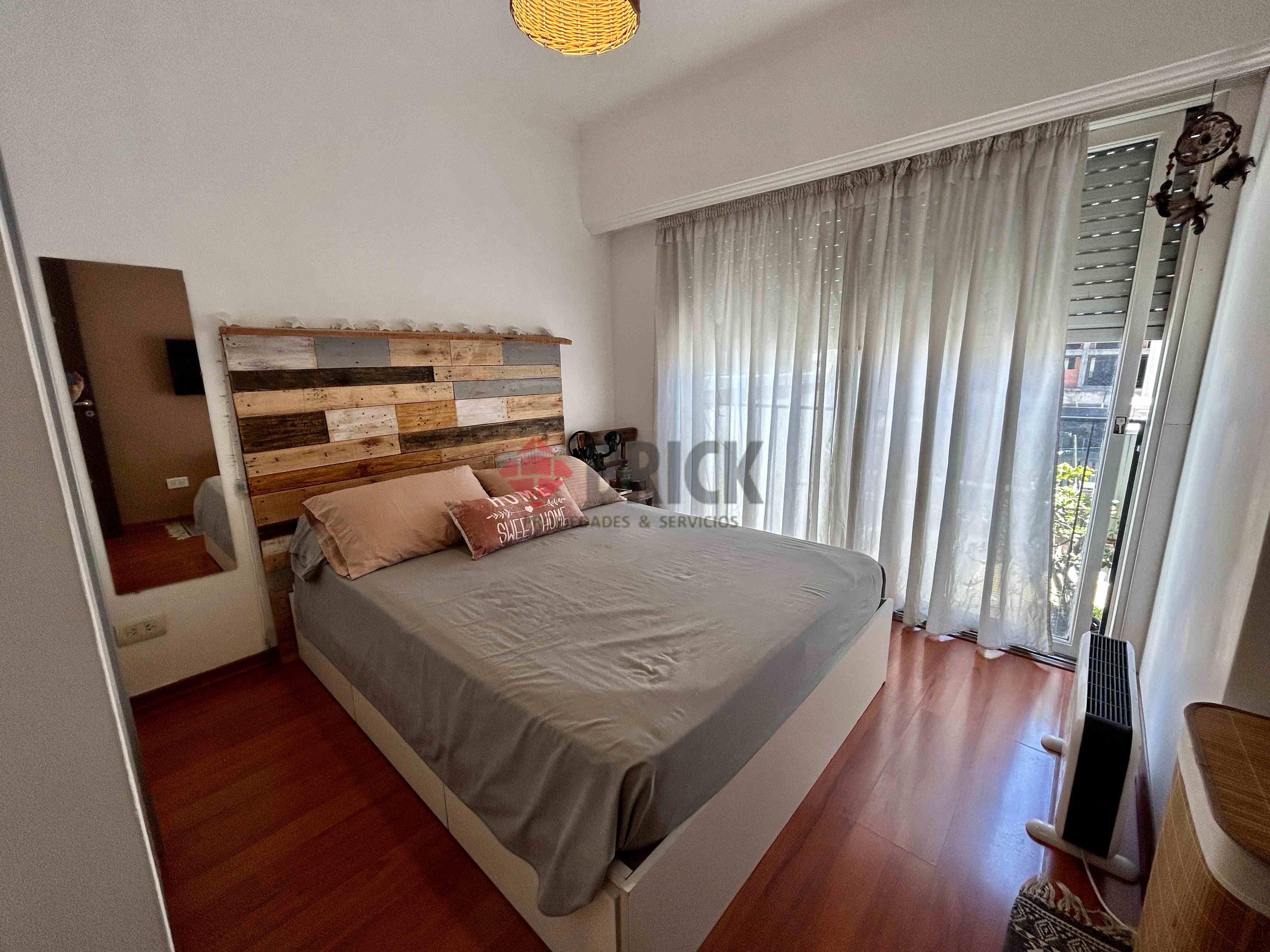 AV. RIVADAVIA al 13800 Piso 1 7