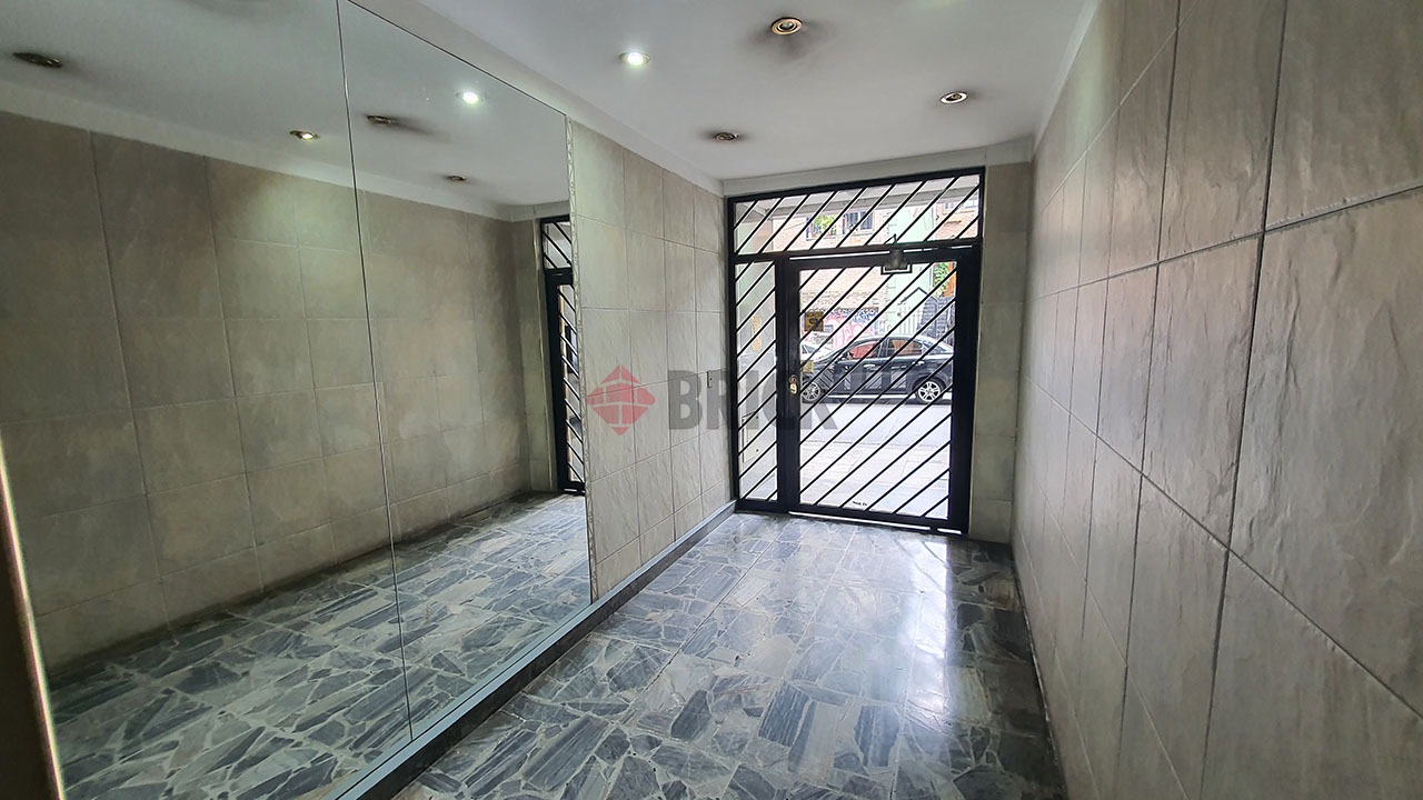 SARMIENTO al 4400 Piso 1 13