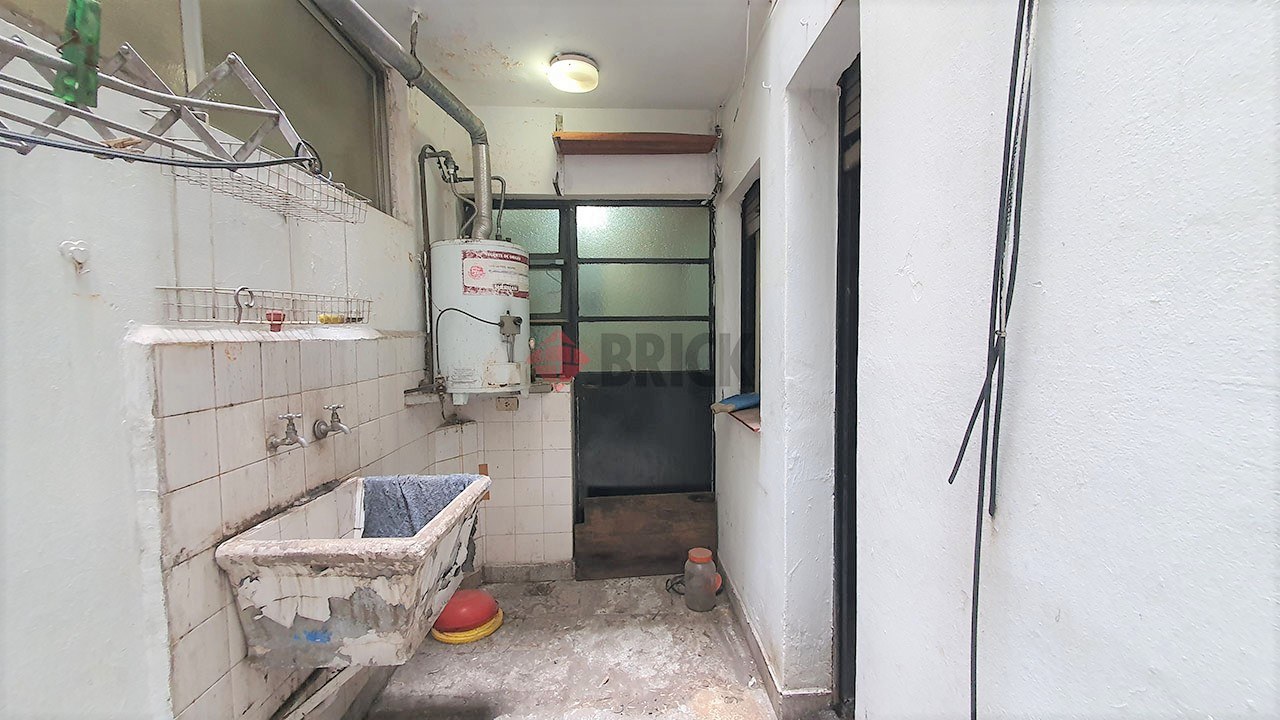 SARMIENTO al 4400 Piso 1 7