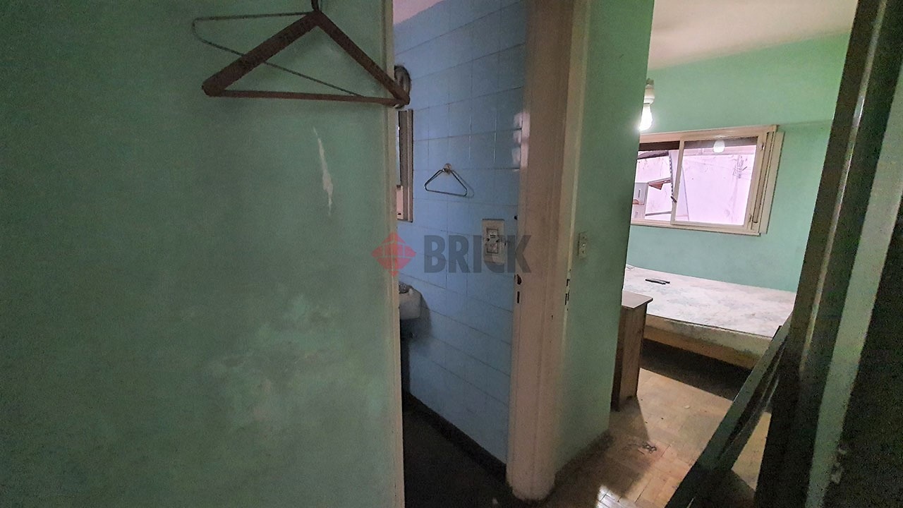 SARMIENTO al 4400 Piso 1 8