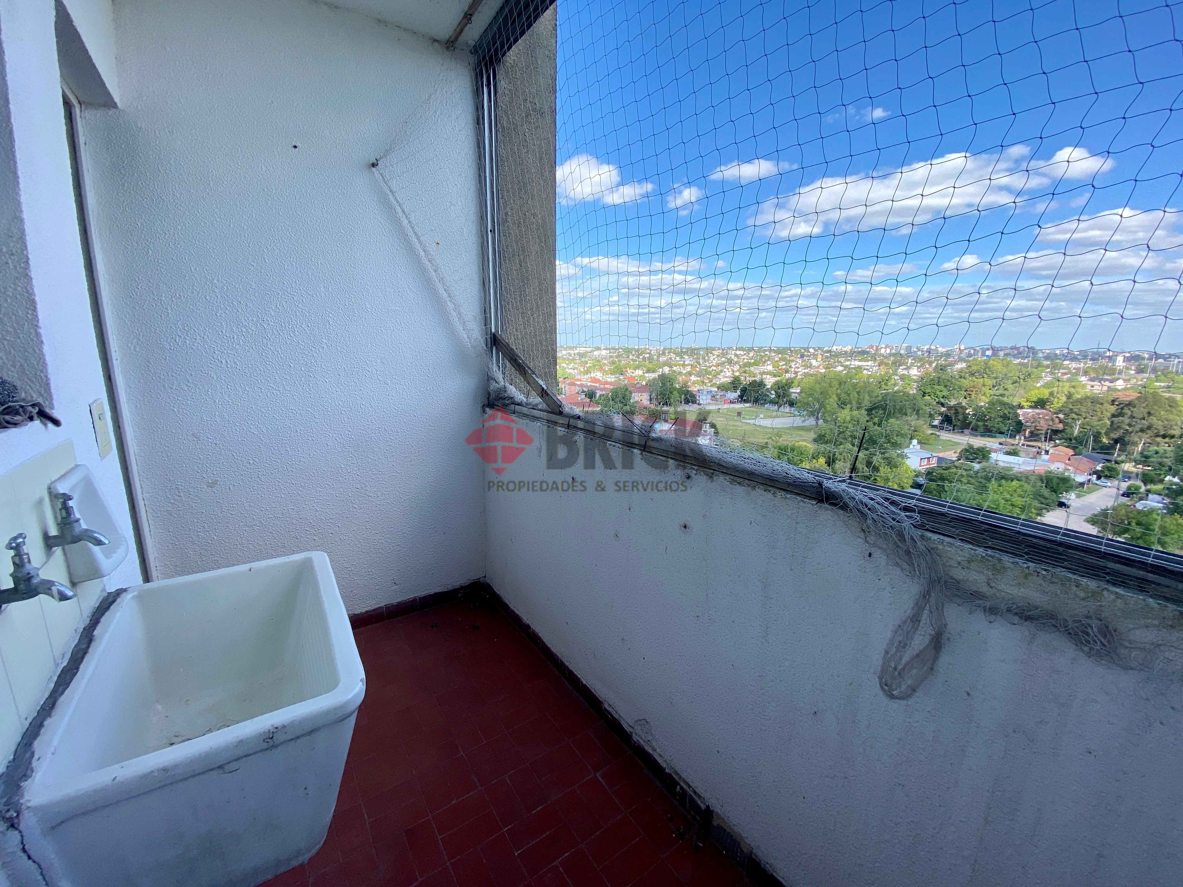 BRADLEY,EDUARDO al 300 Piso 12 8