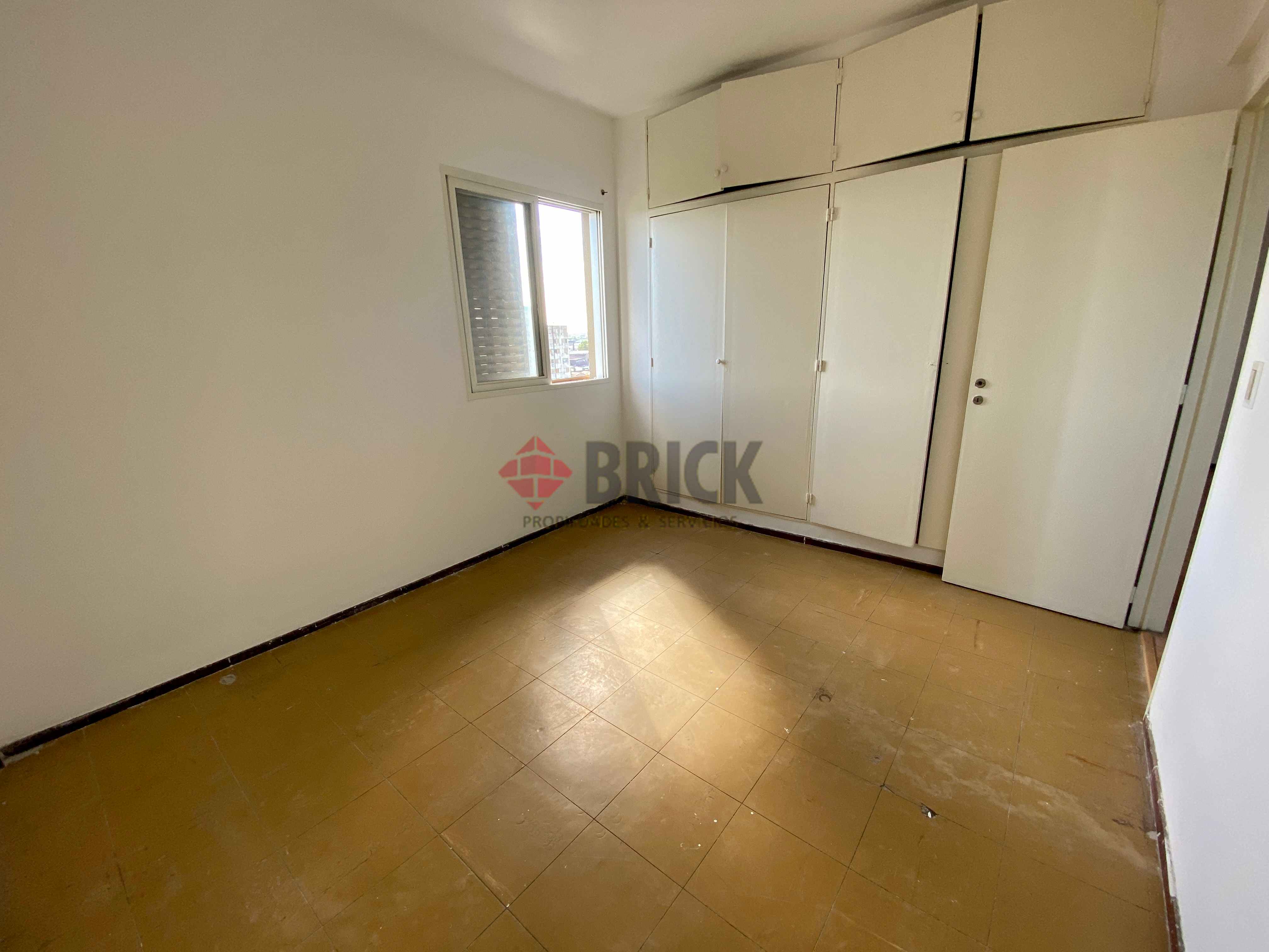 BRADLEY,EDUARDO al 300 Piso 12 9