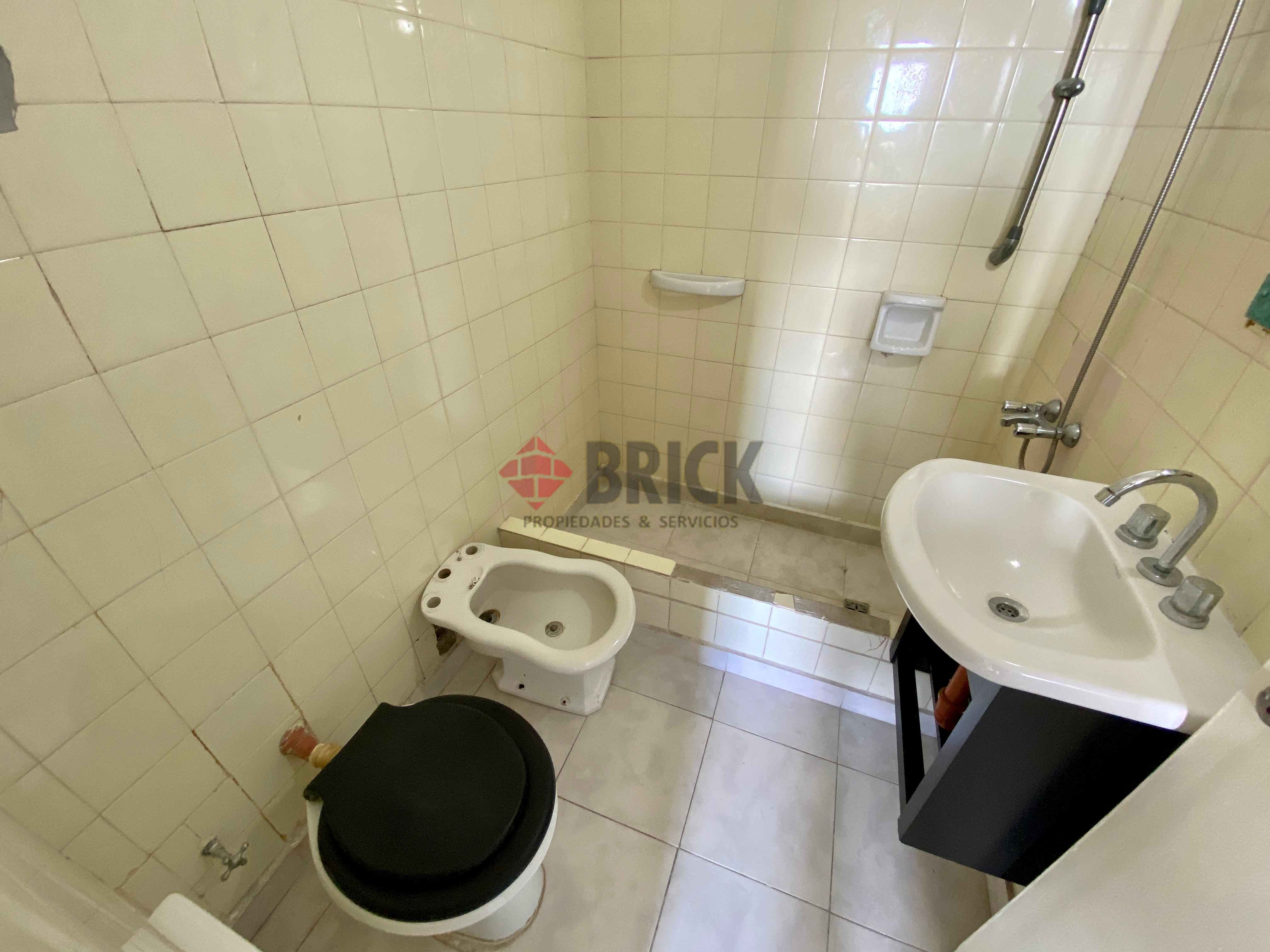 BRADLEY,EDUARDO al 300 Piso 12 11