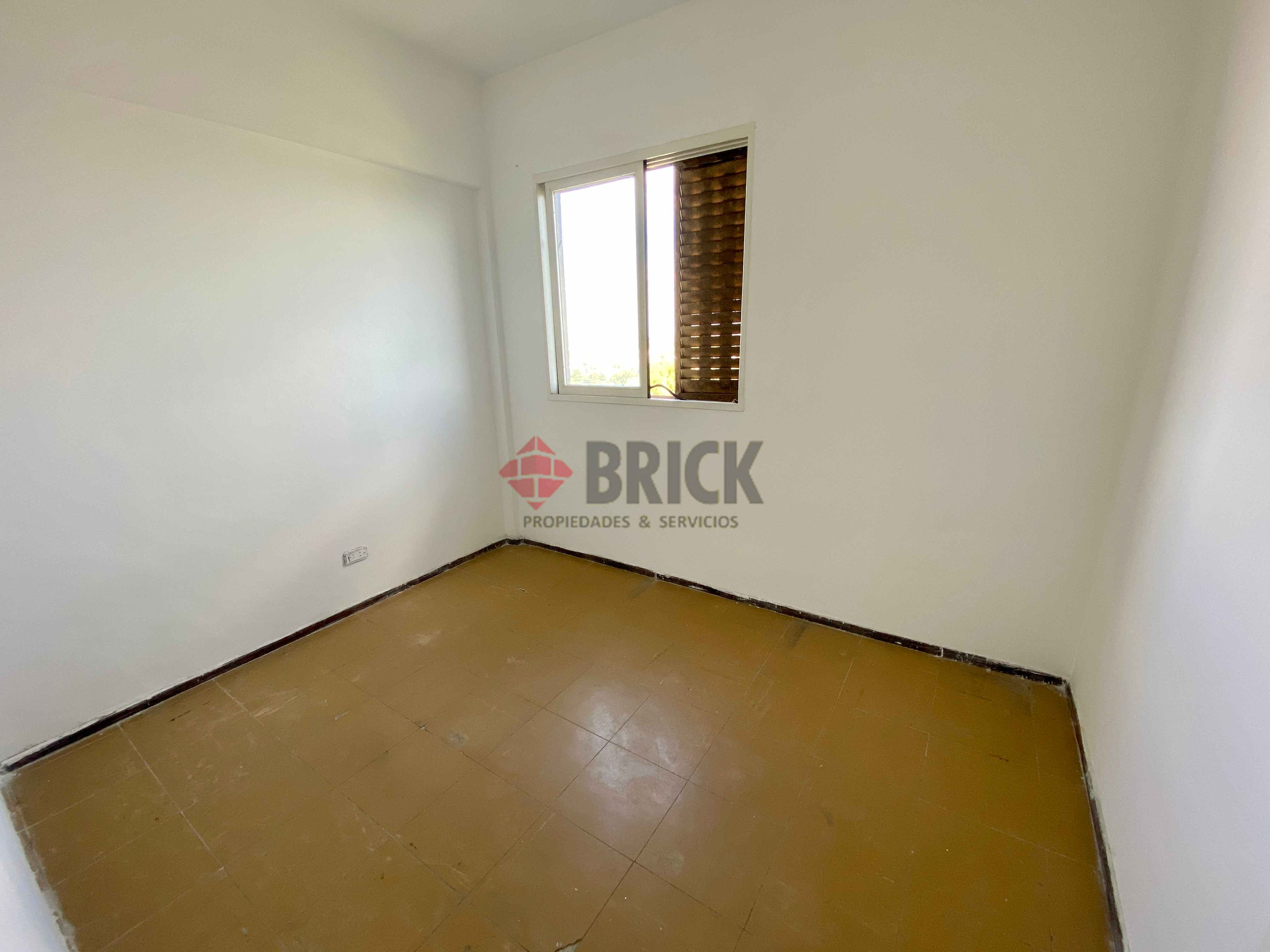 BRADLEY,EDUARDO al 300 Piso 12 10