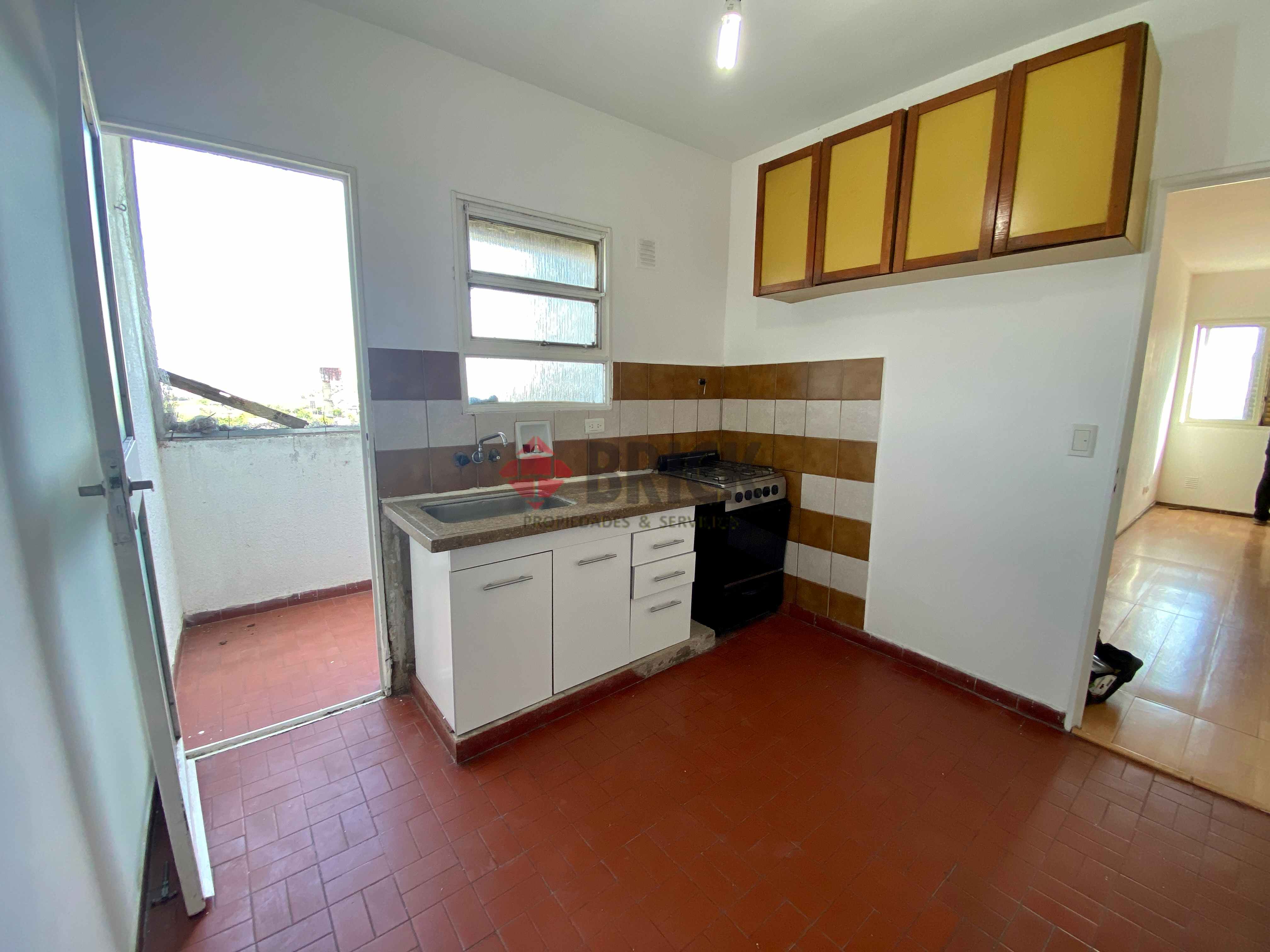 BRADLEY,EDUARDO al 300 Piso 12 6