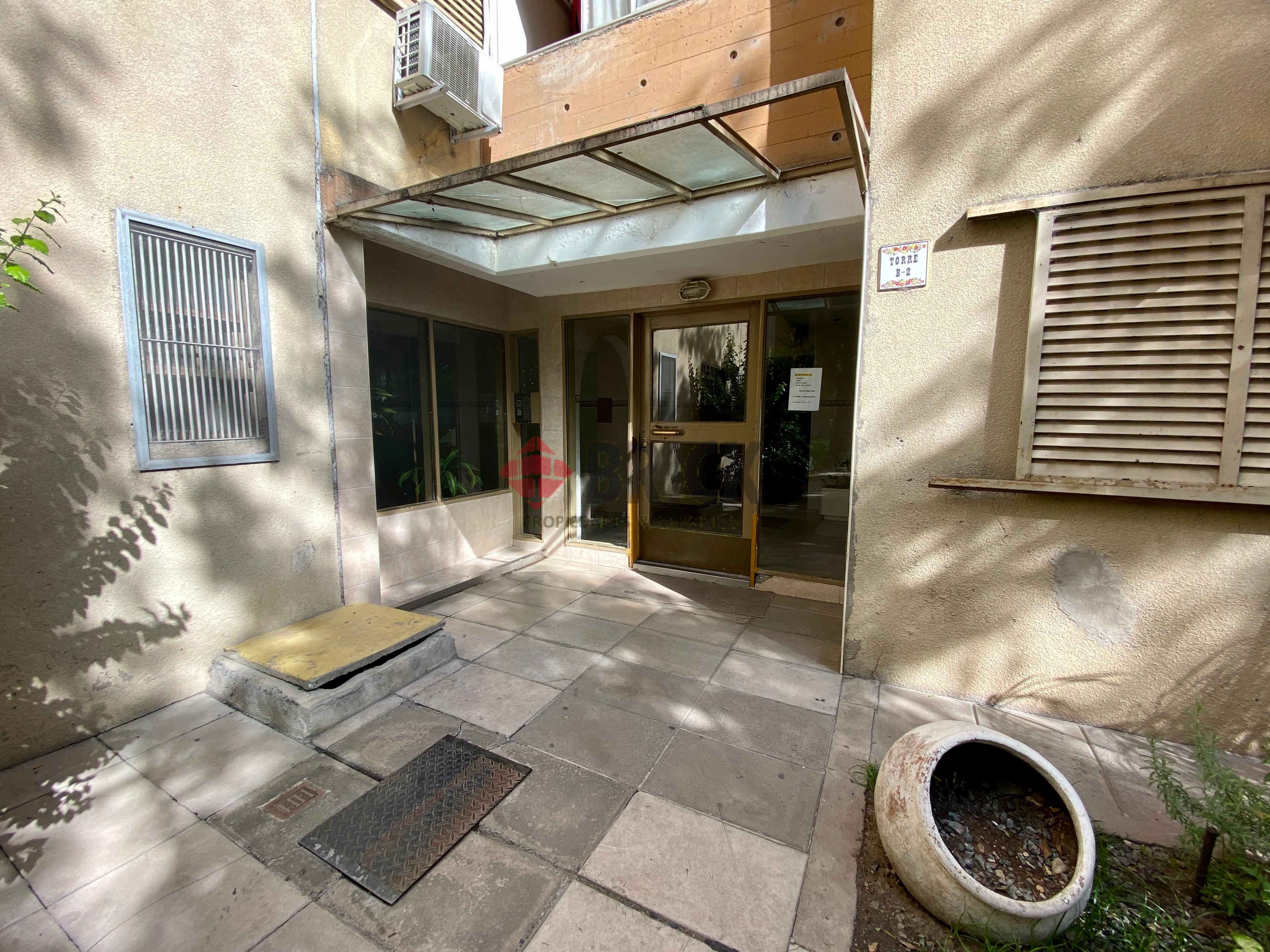 BRADLEY,EDUARDO al 300 Piso 12 12