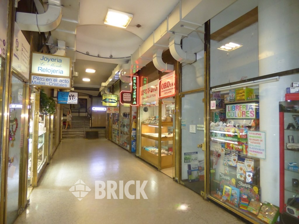 SANTA FE, AV. al 1500 Piso PB Loc. 40 8