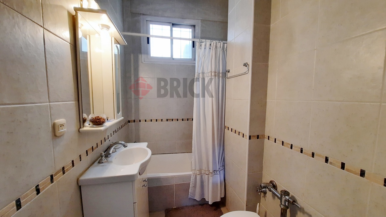 PELLEGRINI, CARLOS al 800 Piso 7 12