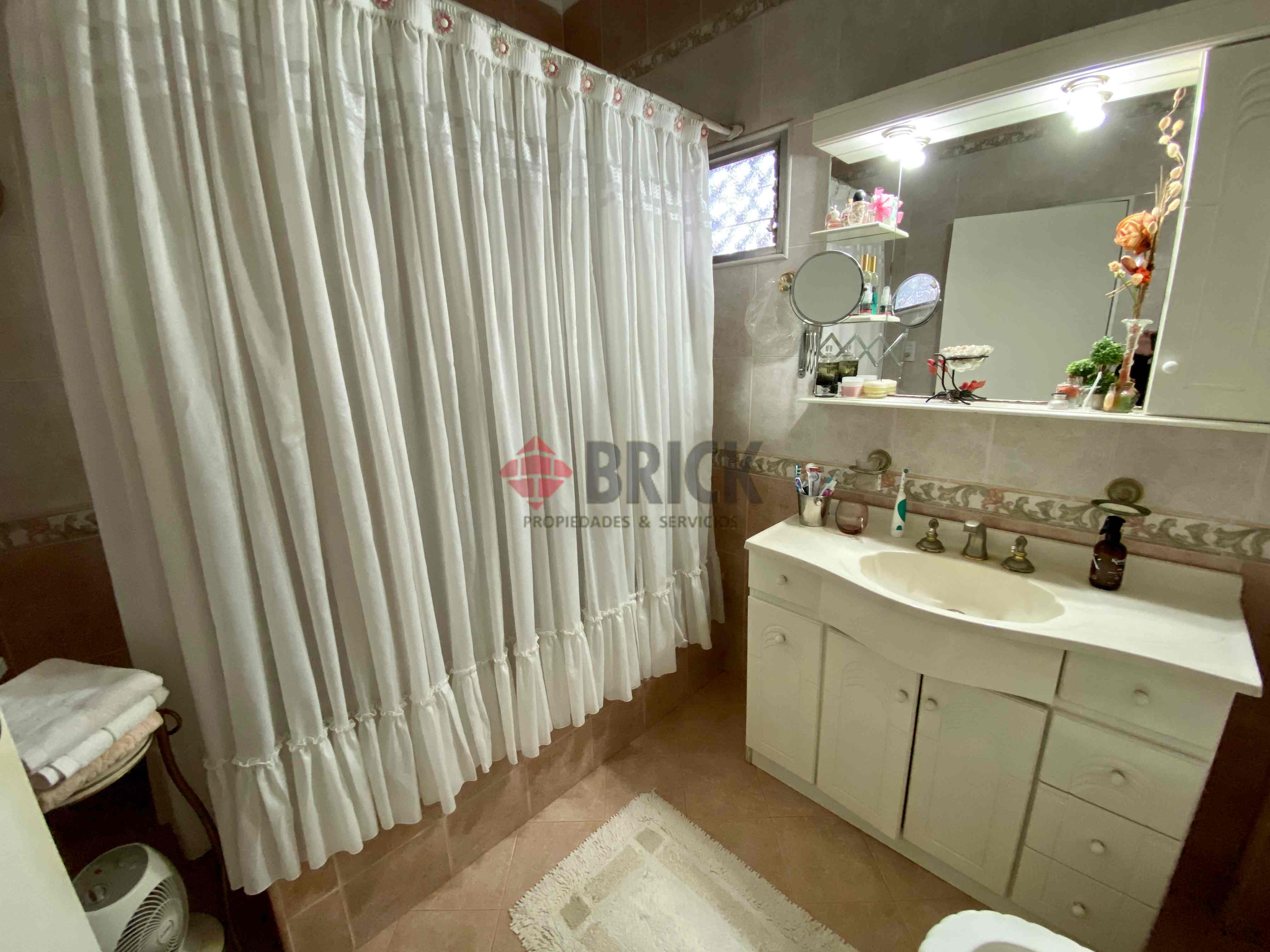 MERCEDES ALVAREZ al 2000 20