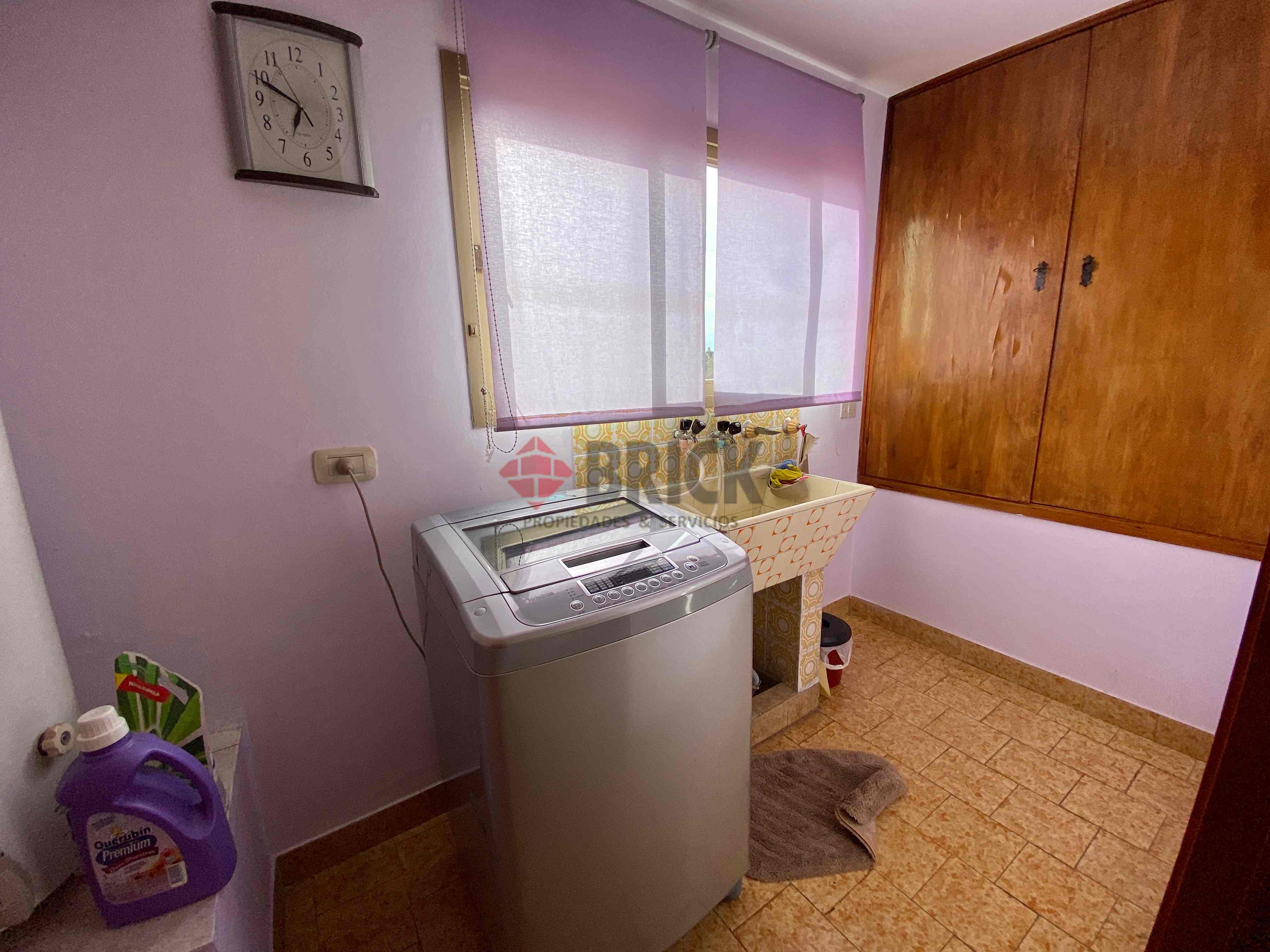 MERCEDES ALVAREZ al 2000 25