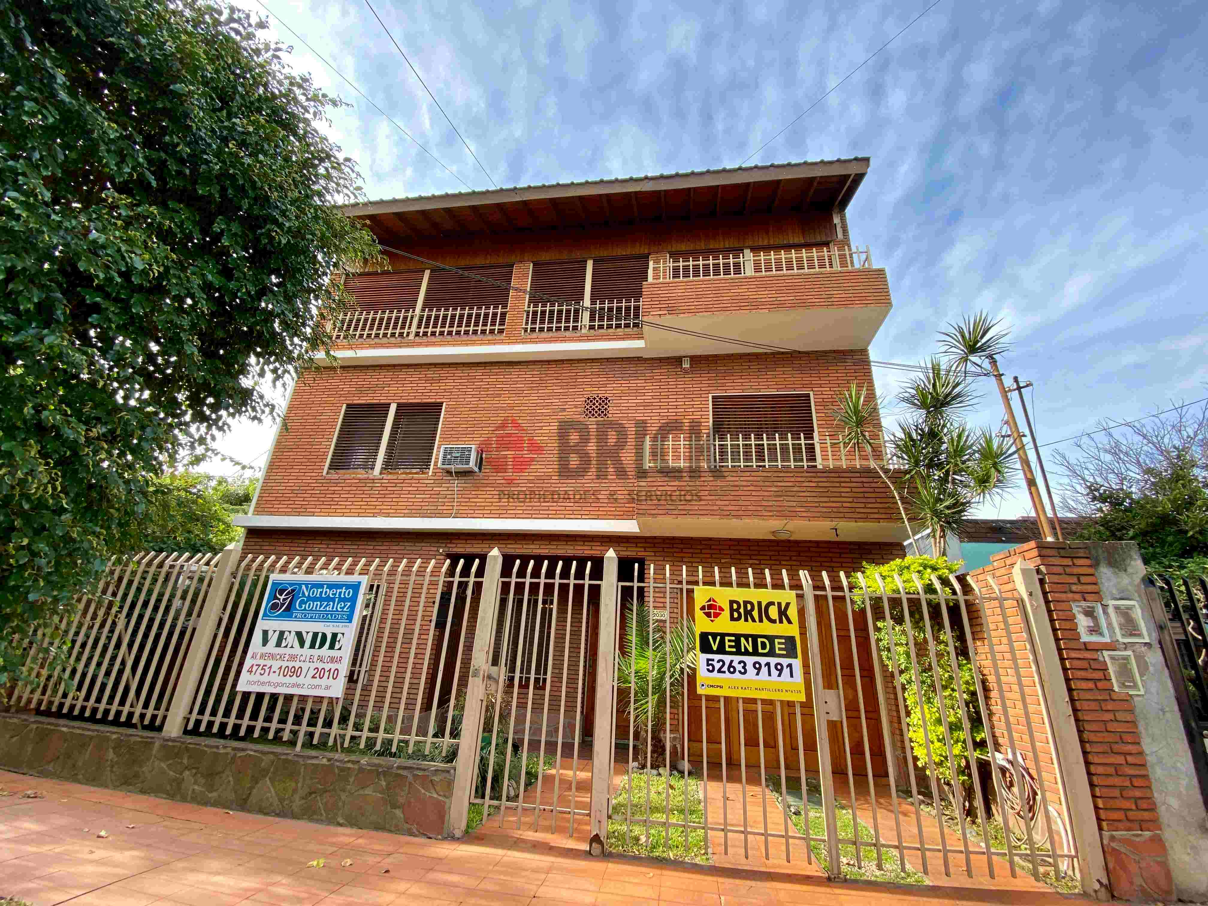 MERCEDES ALVAREZ al 2000 28