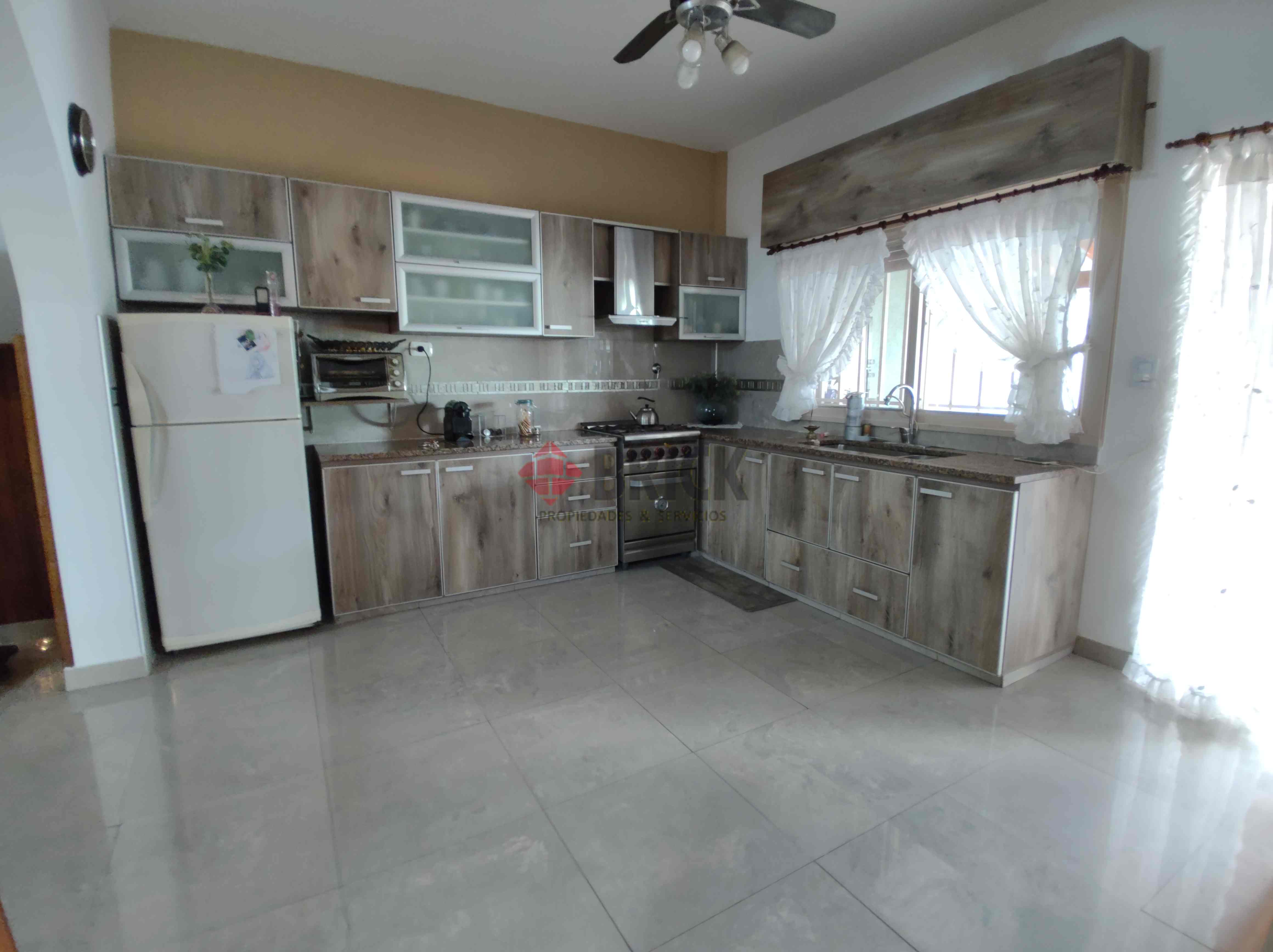 MERCEDES ALVAREZ al 2000 13