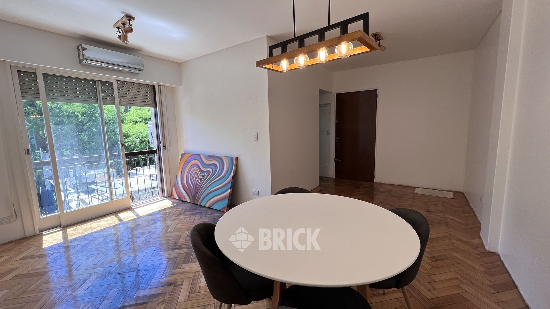 THAMES al 2000 Piso 5 1