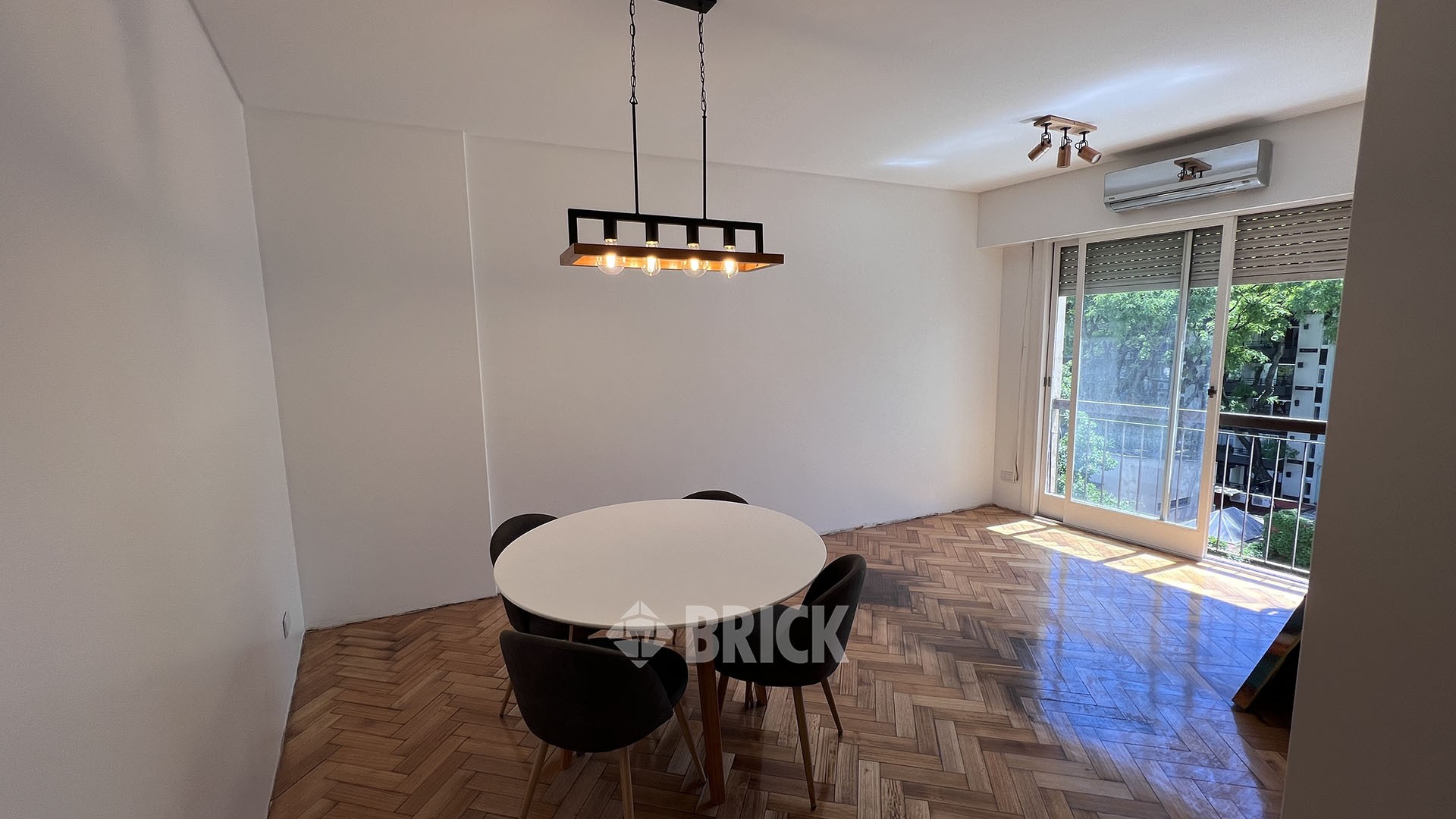 THAMES al 2000 Piso 5 5