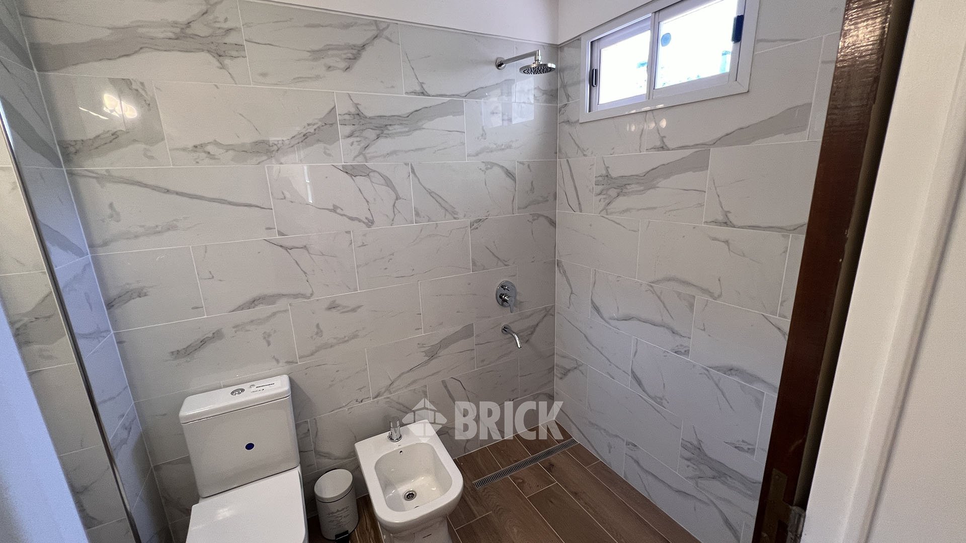 THAMES al 2000 Piso 5 7