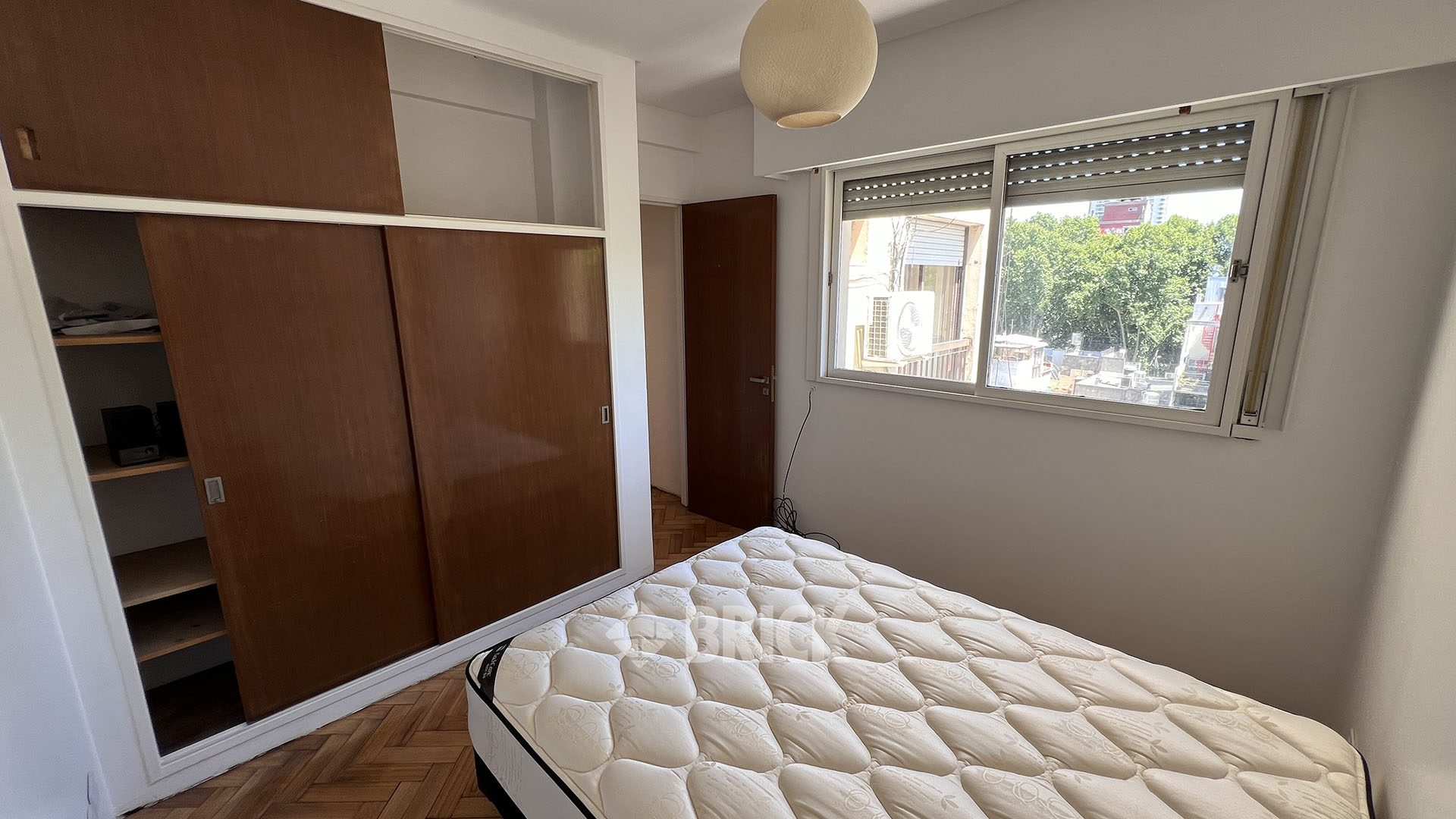 THAMES al 2000 Piso 5 9