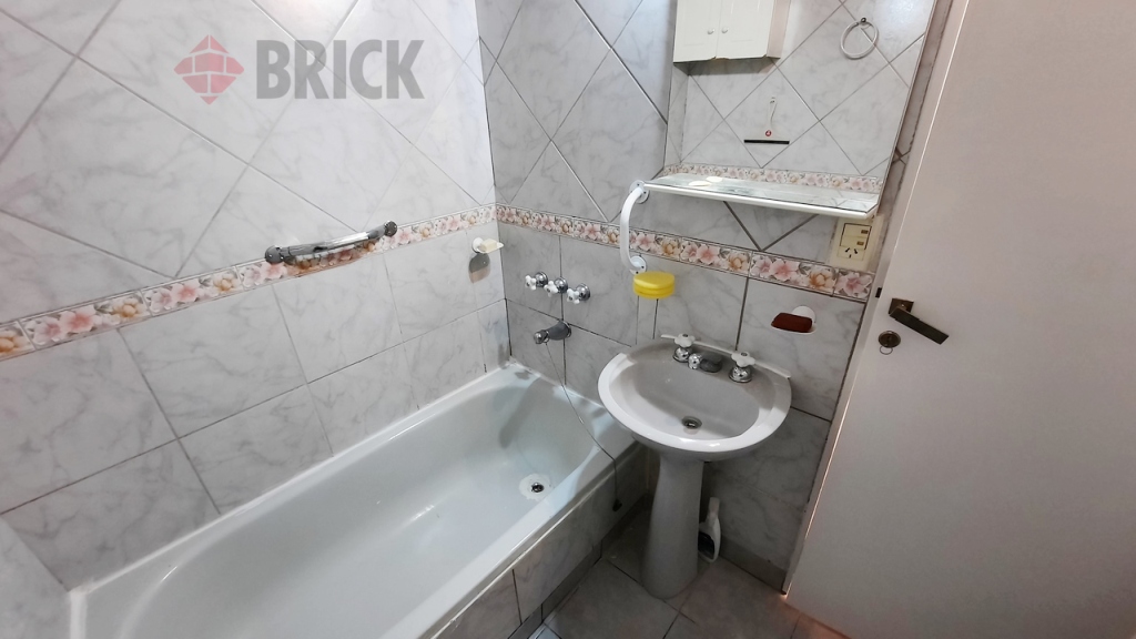 ECUADOR al 1400 Piso 7 10