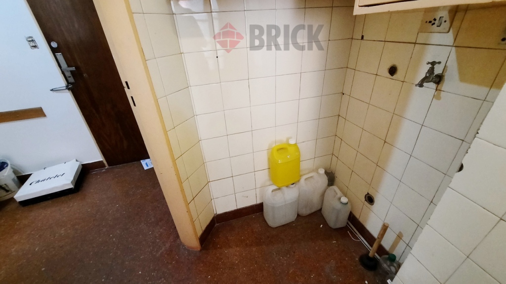 ECUADOR al 1400 Piso 7 18