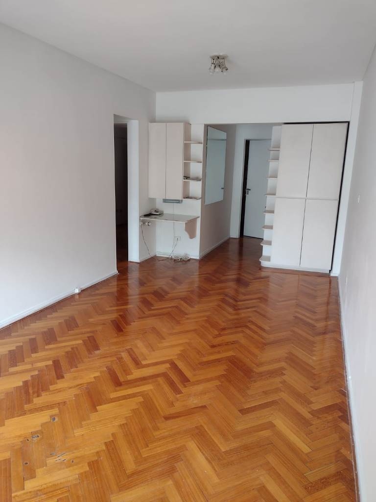 ECUADOR al 1400 Piso 7 3