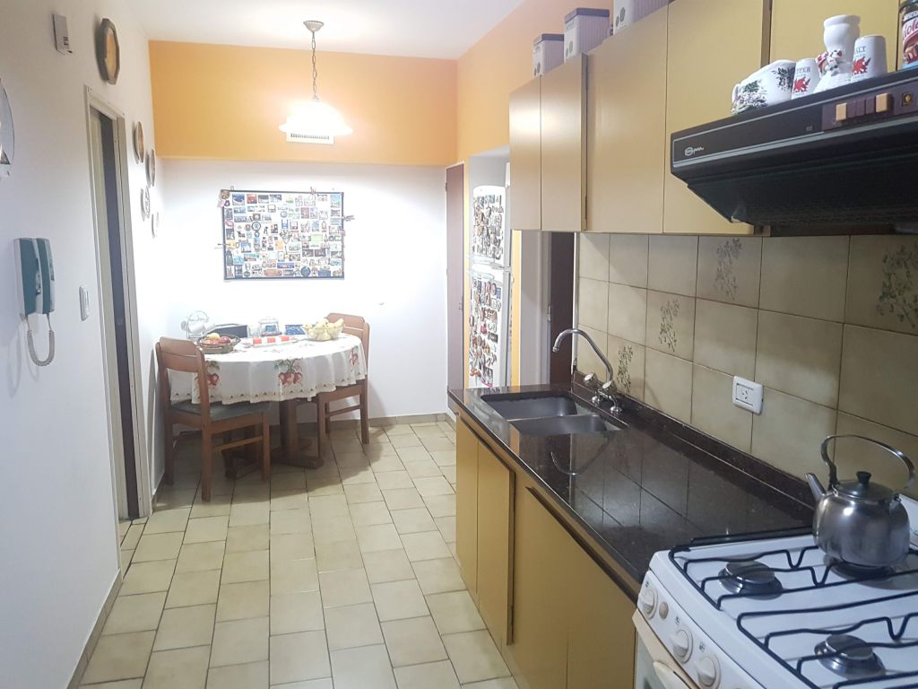 YRIGOYEN, HIPOLITO, AV. al 6600 Piso 1 12