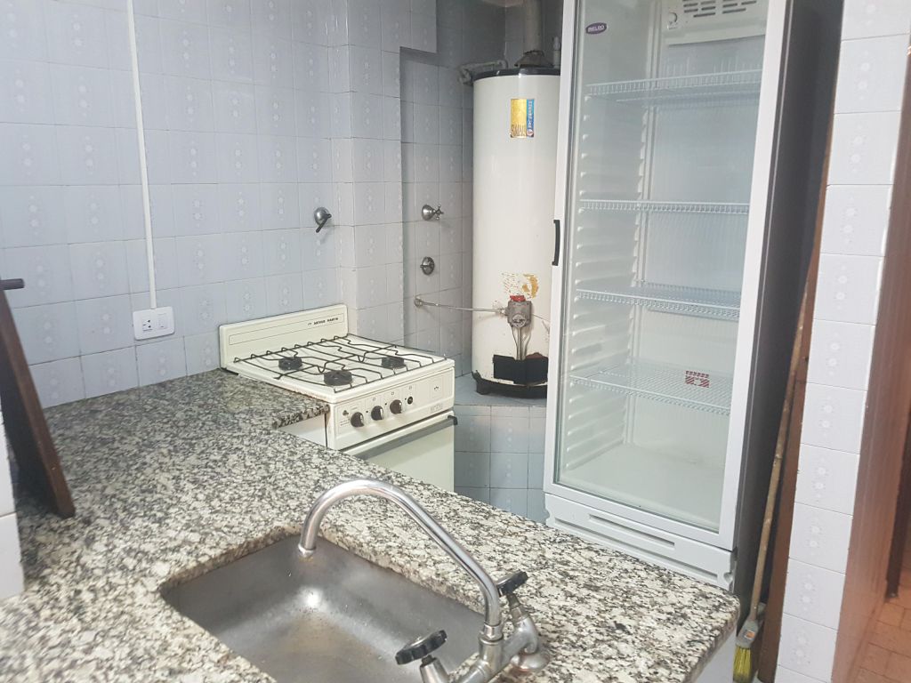 YRIGOYEN, HIPOLITO, AV. al 6600 Piso 1 24