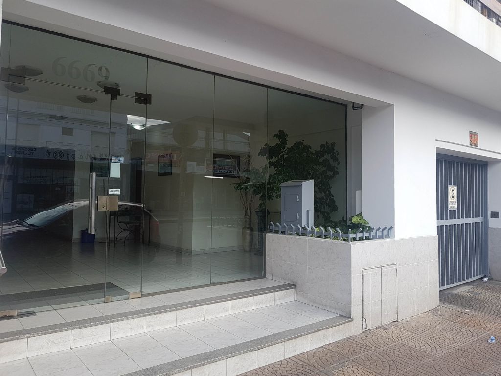 YRIGOYEN, HIPOLITO, AV. al 6600 Piso 1 33