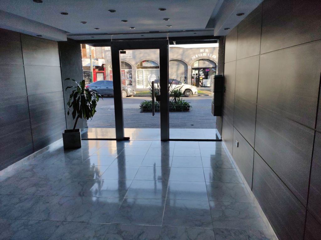 FONROUGE al 200 Piso PB 28