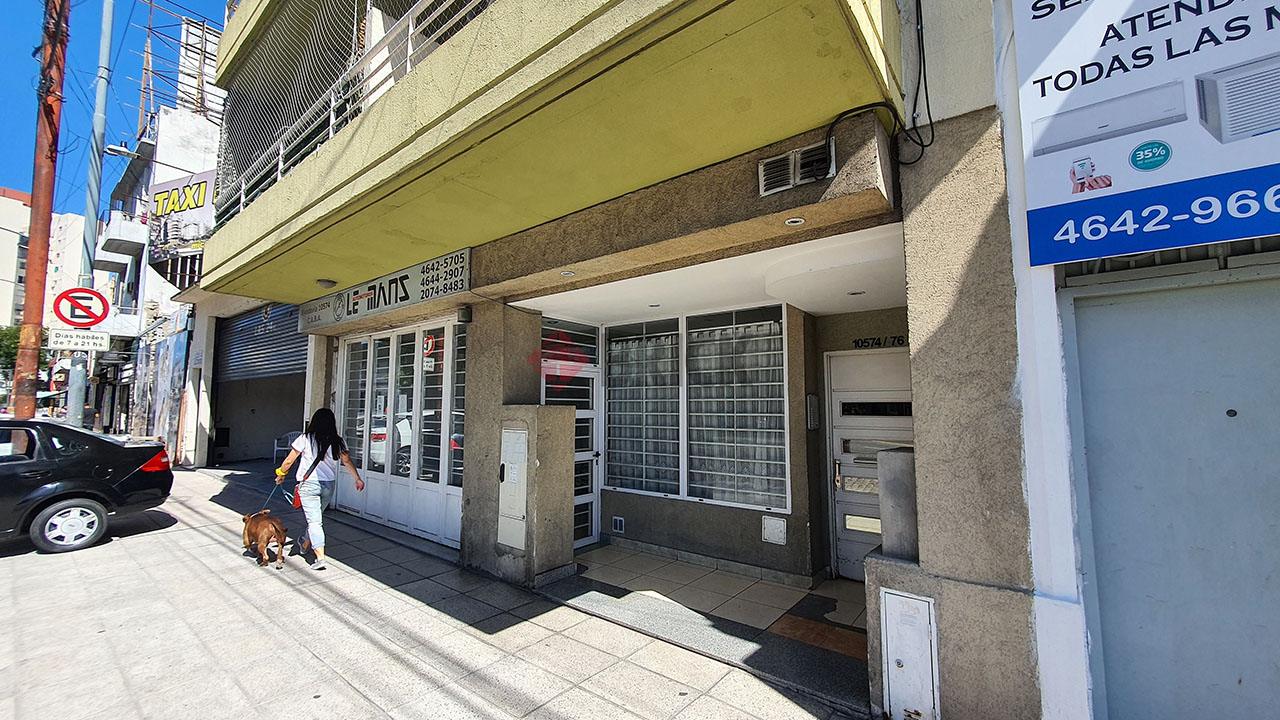 RIVADAVIA, AV. al 10500 Piso 2 8