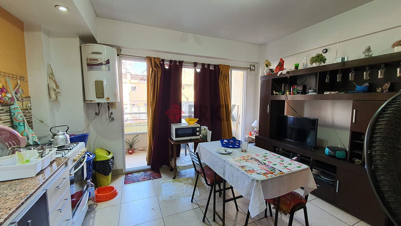 RIVADAVIA, AV. al 10500 Piso 2 1