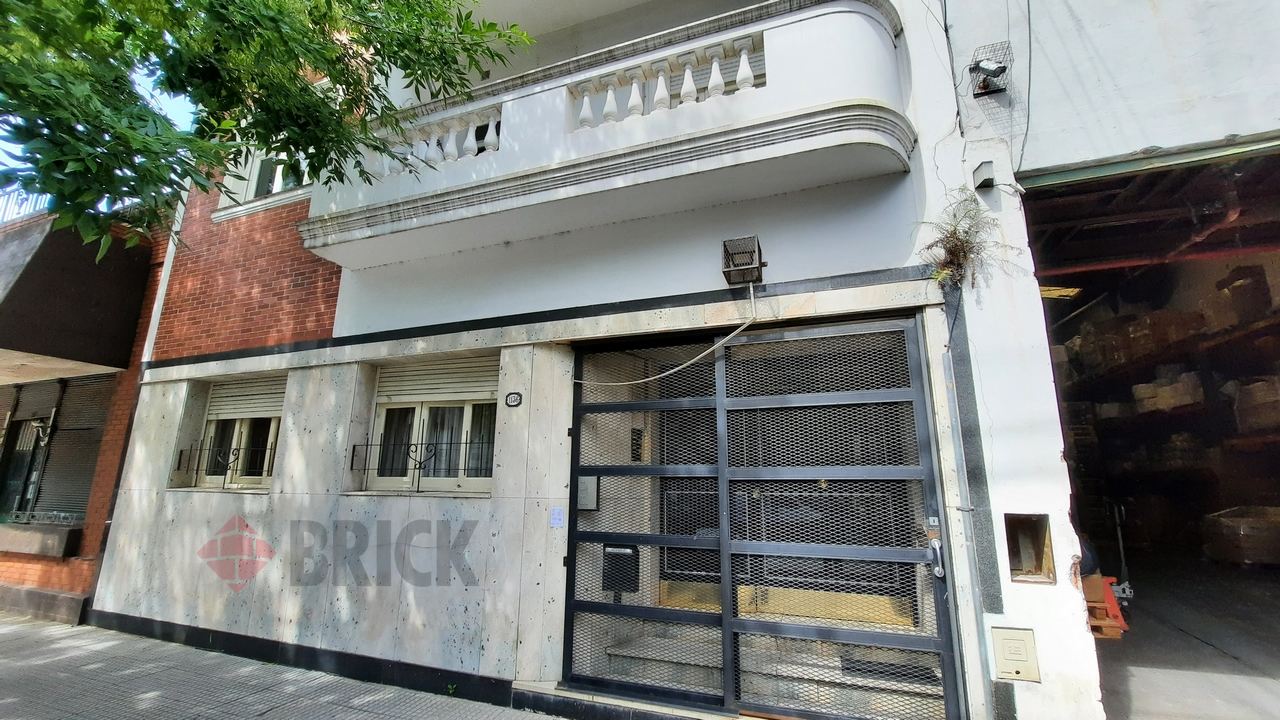 AGUIRRE al 1100 Piso PB 25