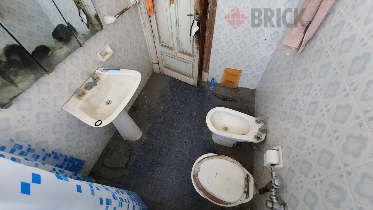 RIVADAVIA, AV. al 3200 Piso 2 10