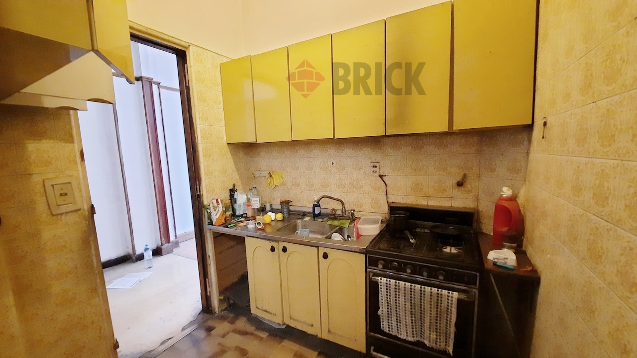 RIVADAVIA, AV. al 3200 Piso 2 15