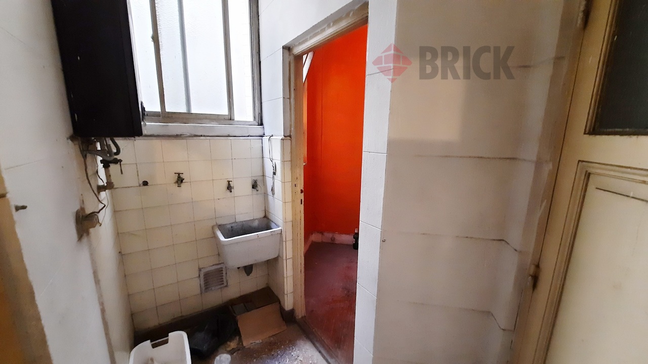 RIVADAVIA, AV. al 3200 Piso 2 16