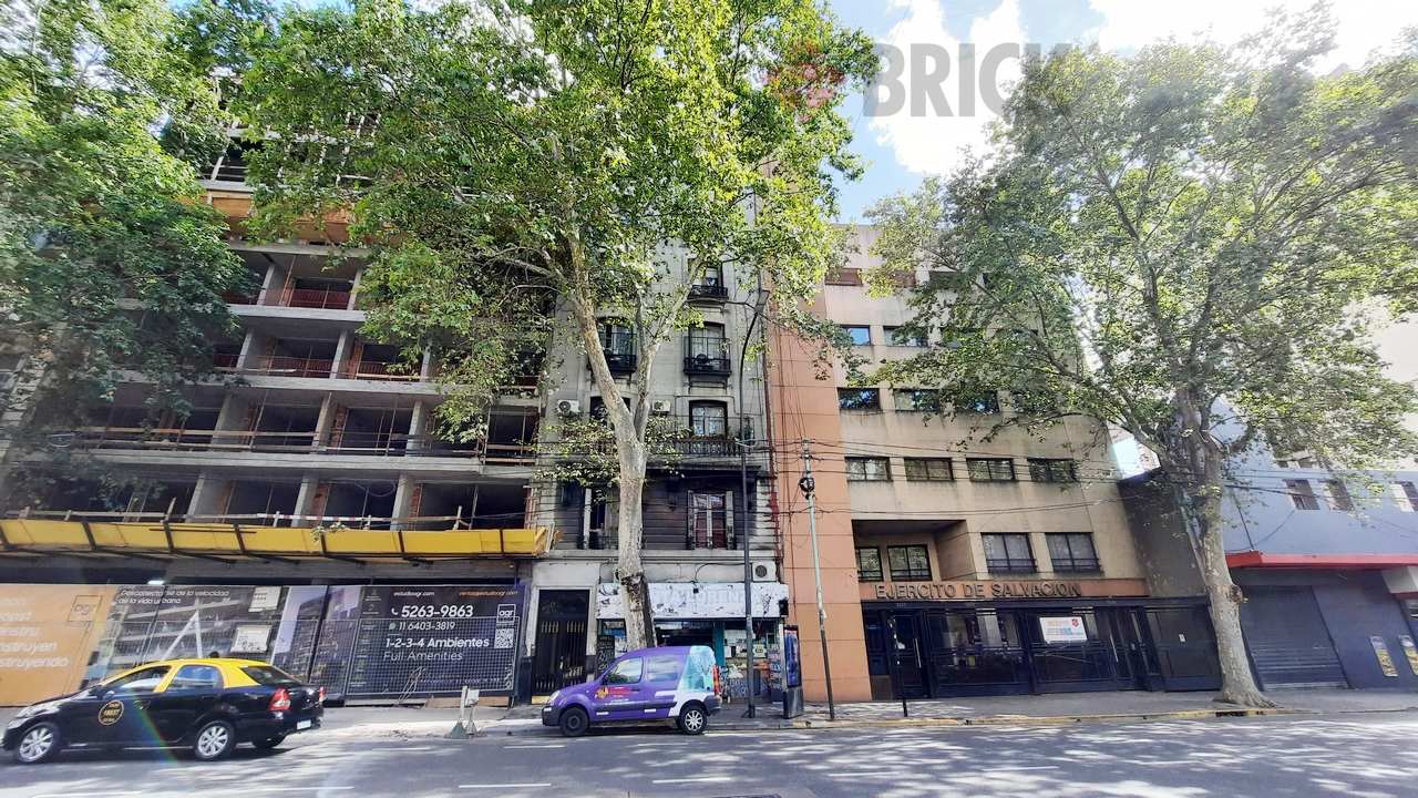 RIVADAVIA, AV. al 3200 Piso 2 22