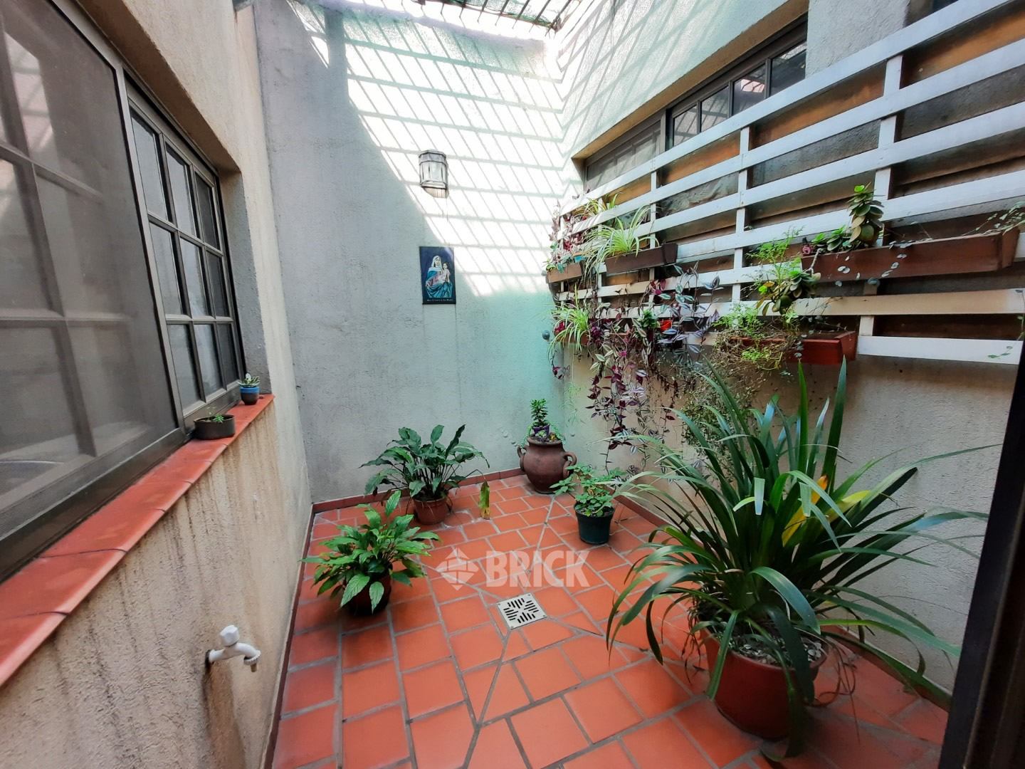 PERON, EVA, AV. al 2700 10