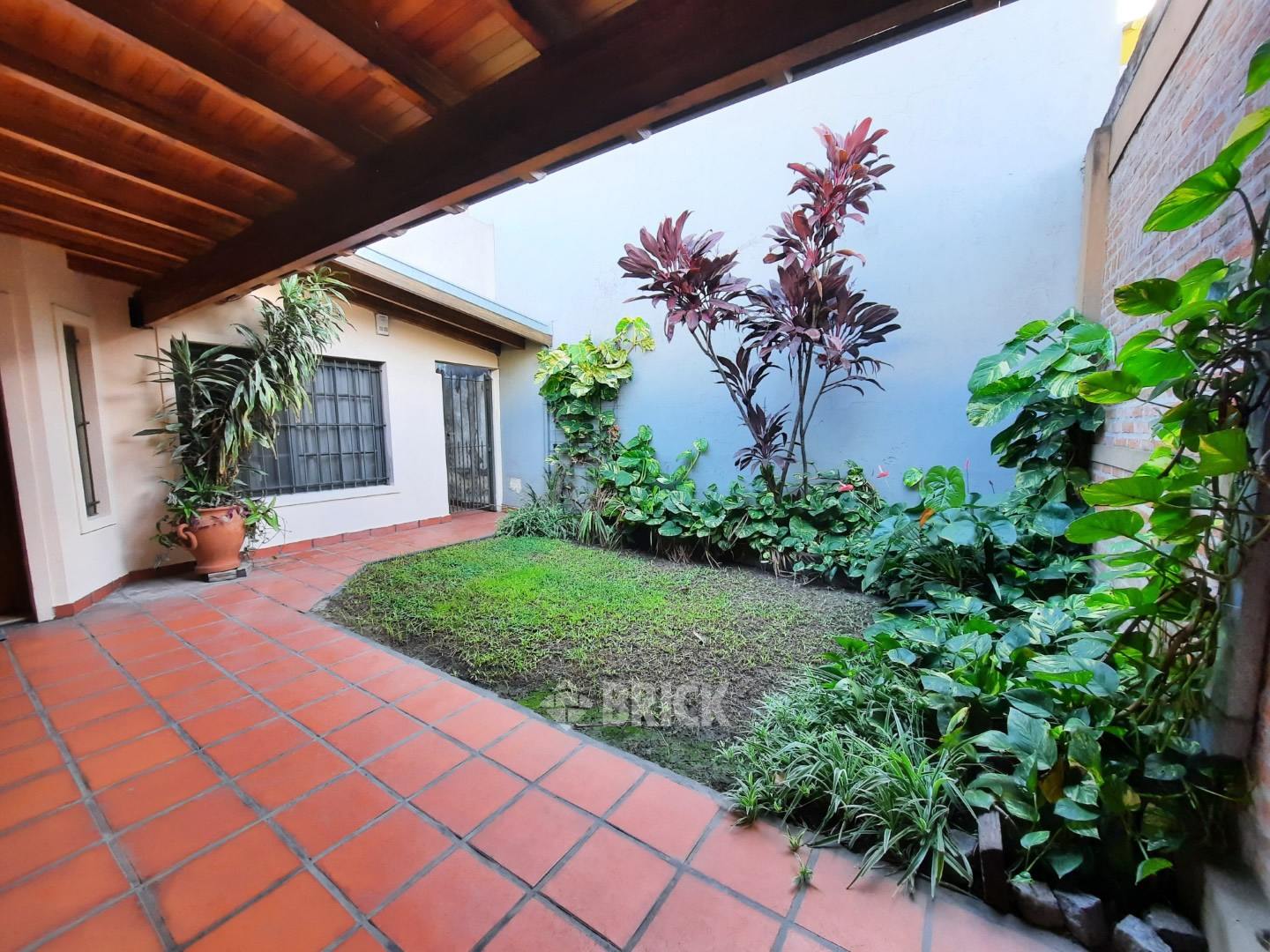 PERON, EVA, AV. al 2700 36