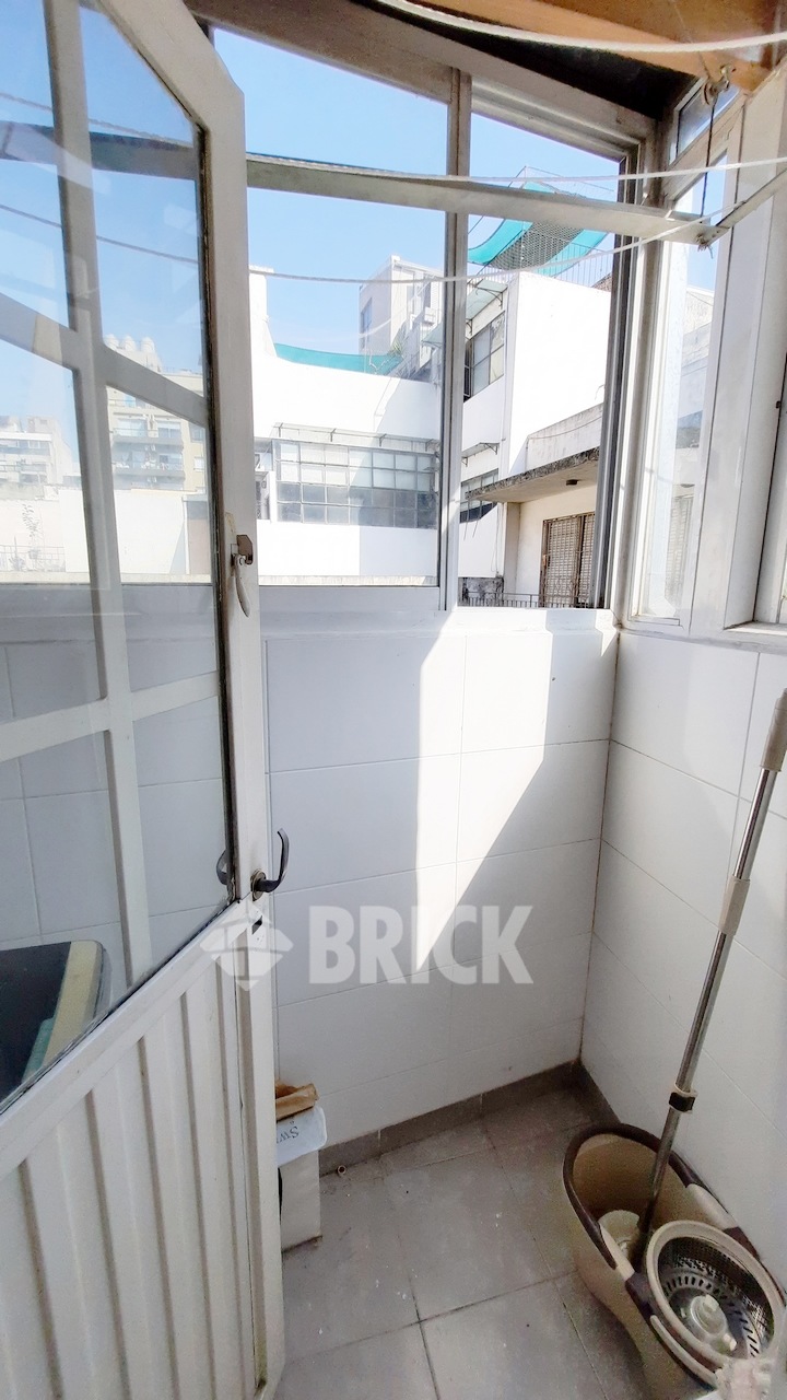 VELASCO, JUAN RAMIREZ DE al 1100 Piso 1 11