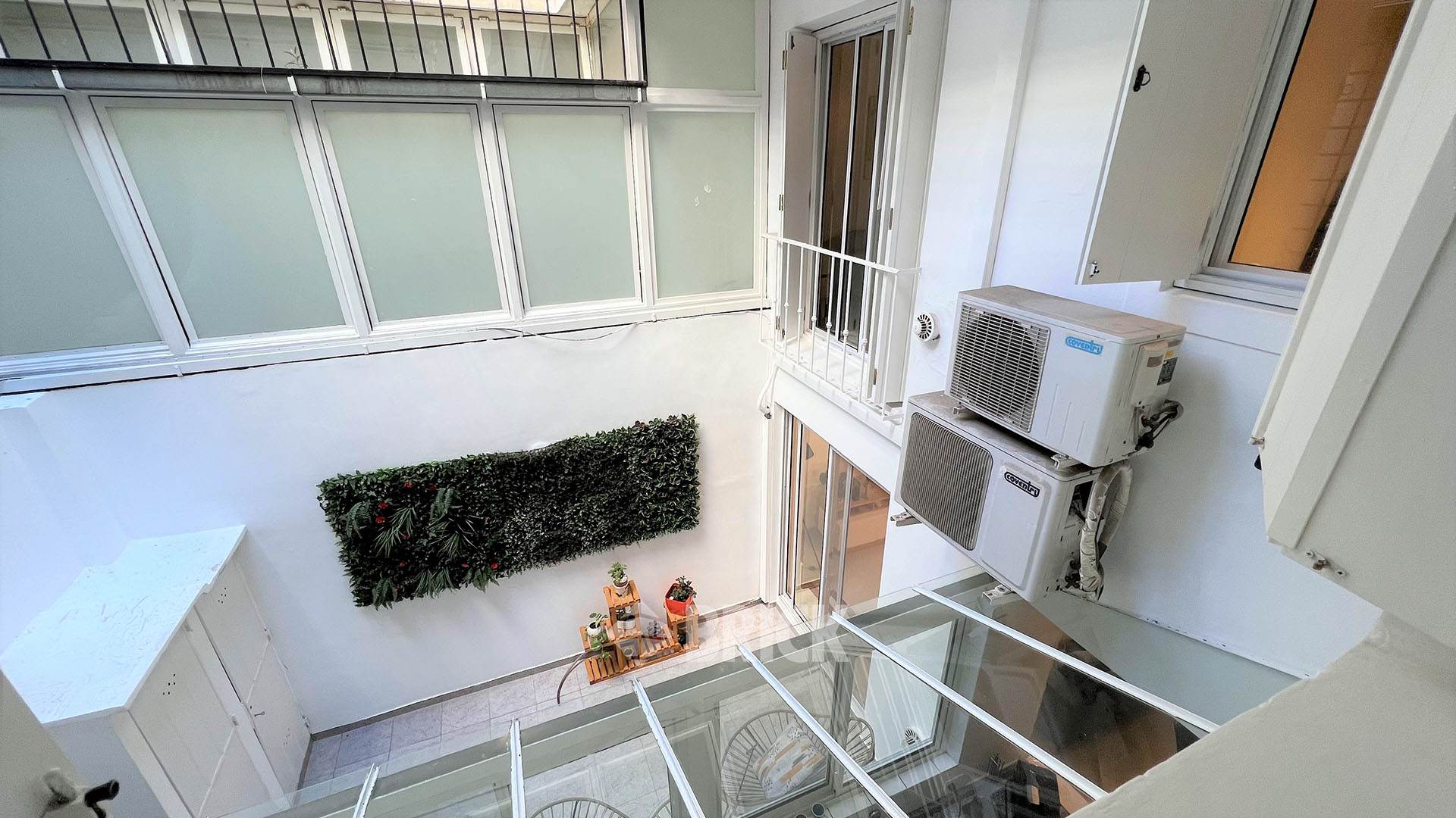 JUNCAL al 2700 Piso PB 24