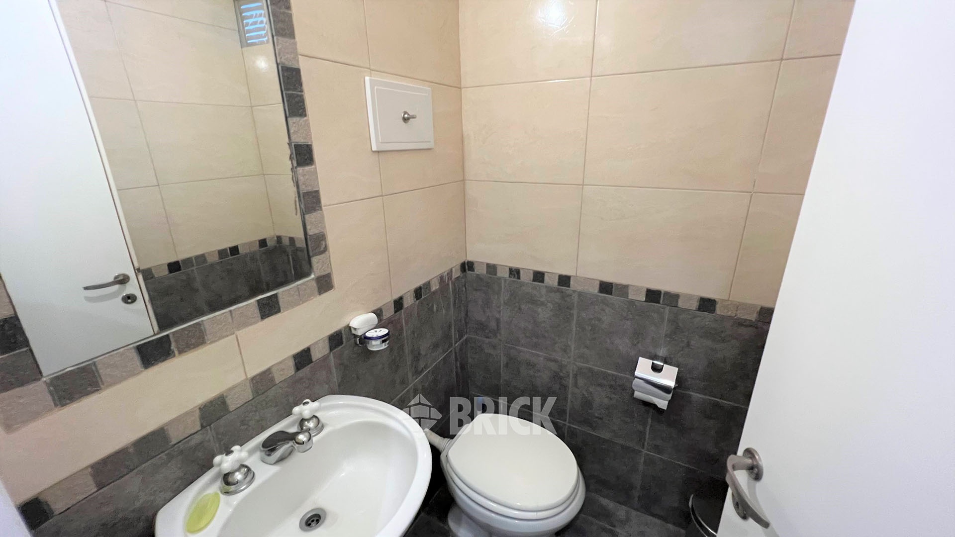 JUNCAL al 2700 Piso PB 30