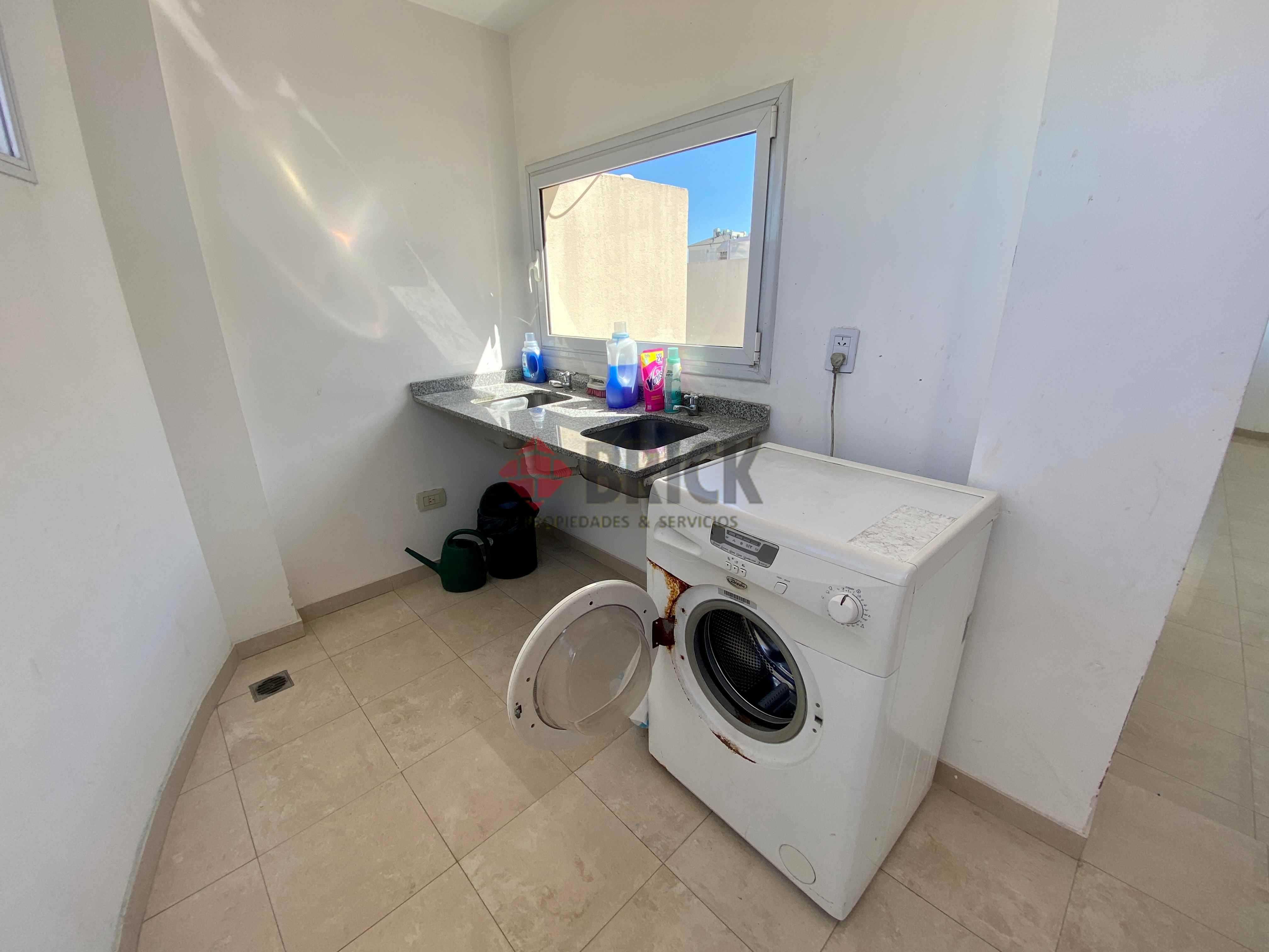 CHACABUCO al 400 Piso 2 13