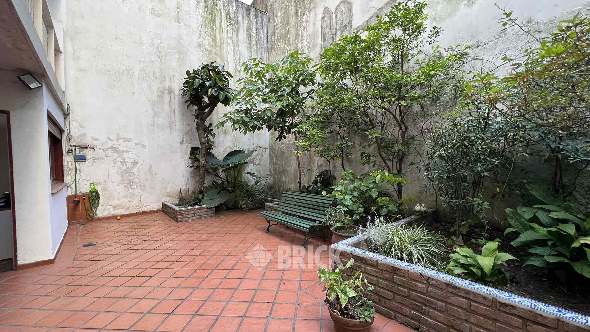 ECUADOR al 1500 Piso PB 10