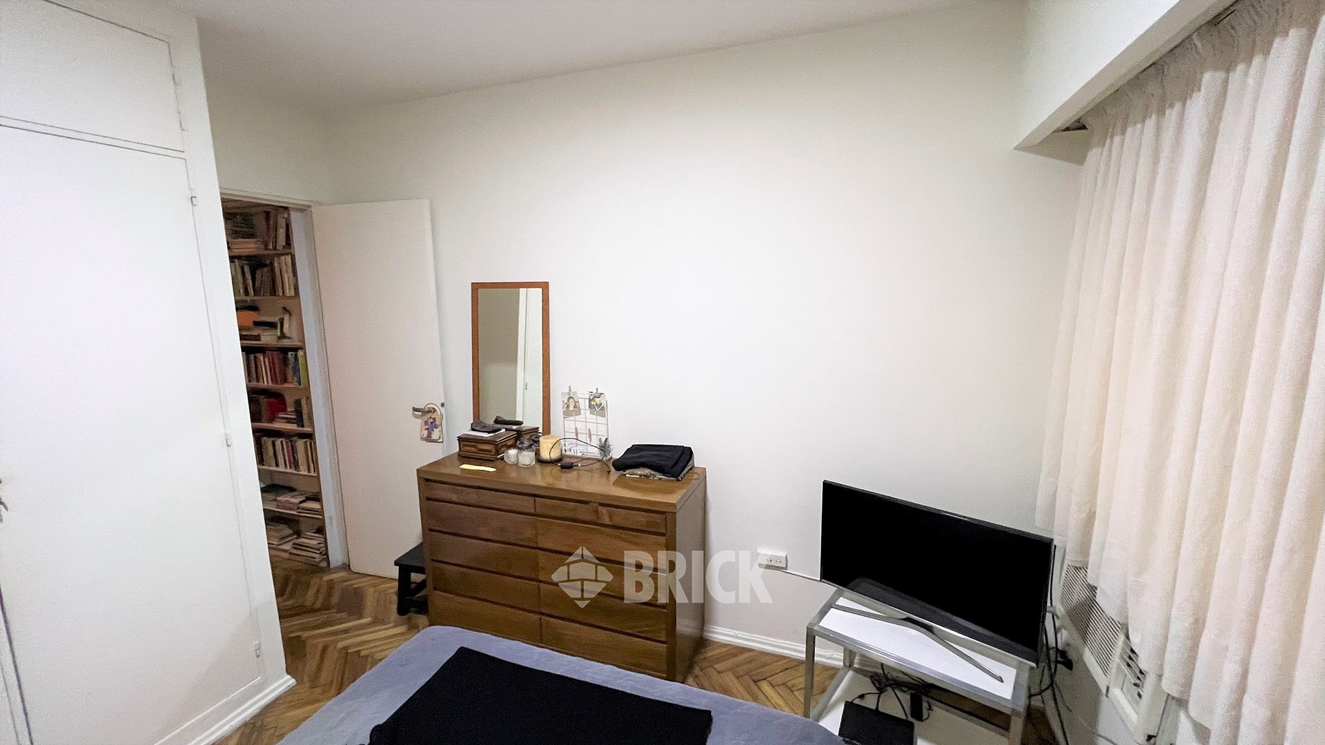 ECUADOR al 1500 Piso PB 20