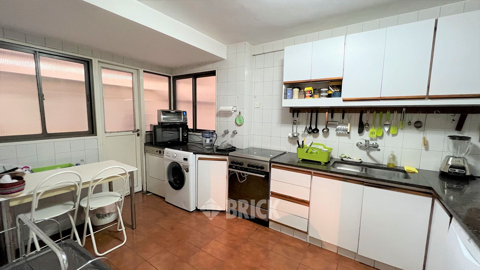 ECUADOR al 1500 Piso PB 21