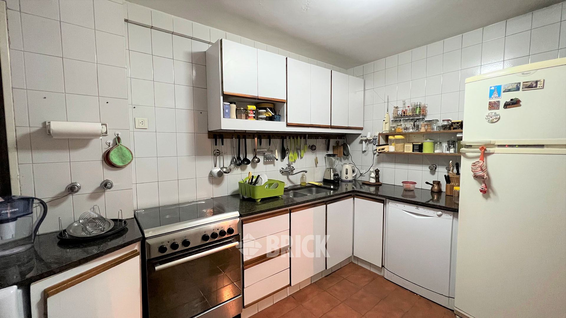 ECUADOR al 1500 Piso PB 22