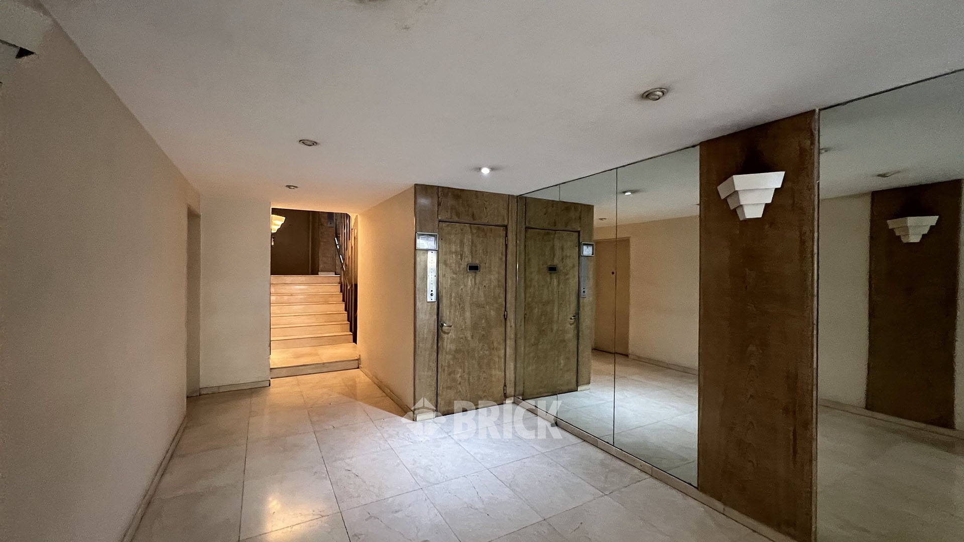 ECUADOR al 1500 Piso PB 27