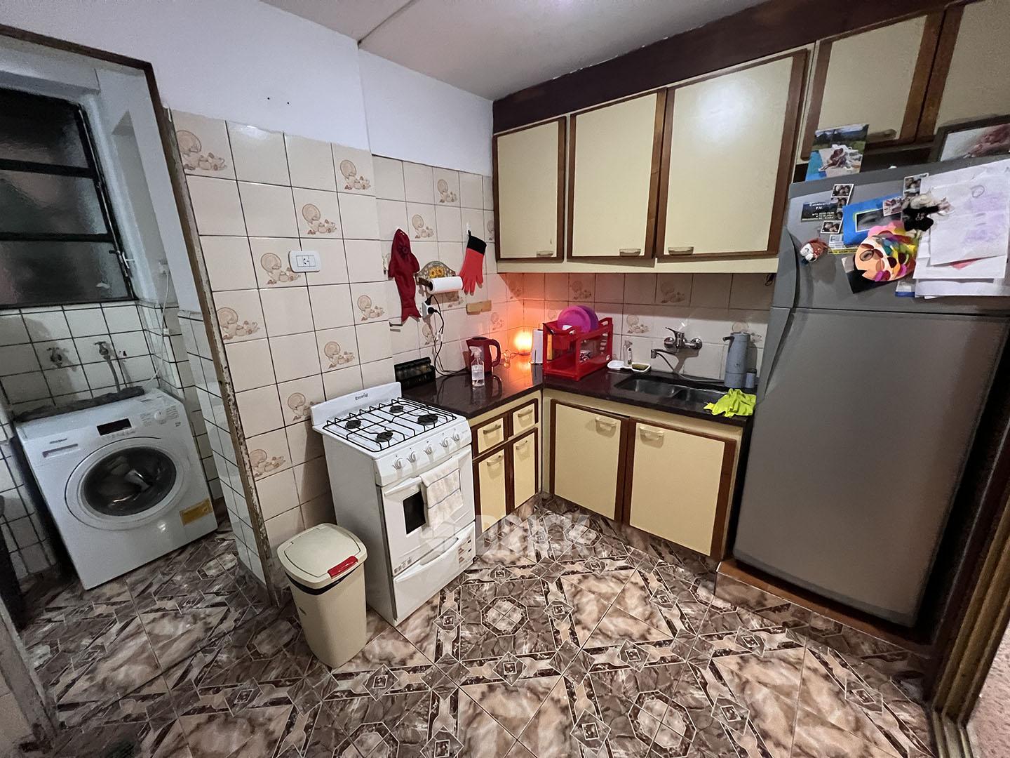 RIVADAVIA, AV. al 2200 Piso 1 21