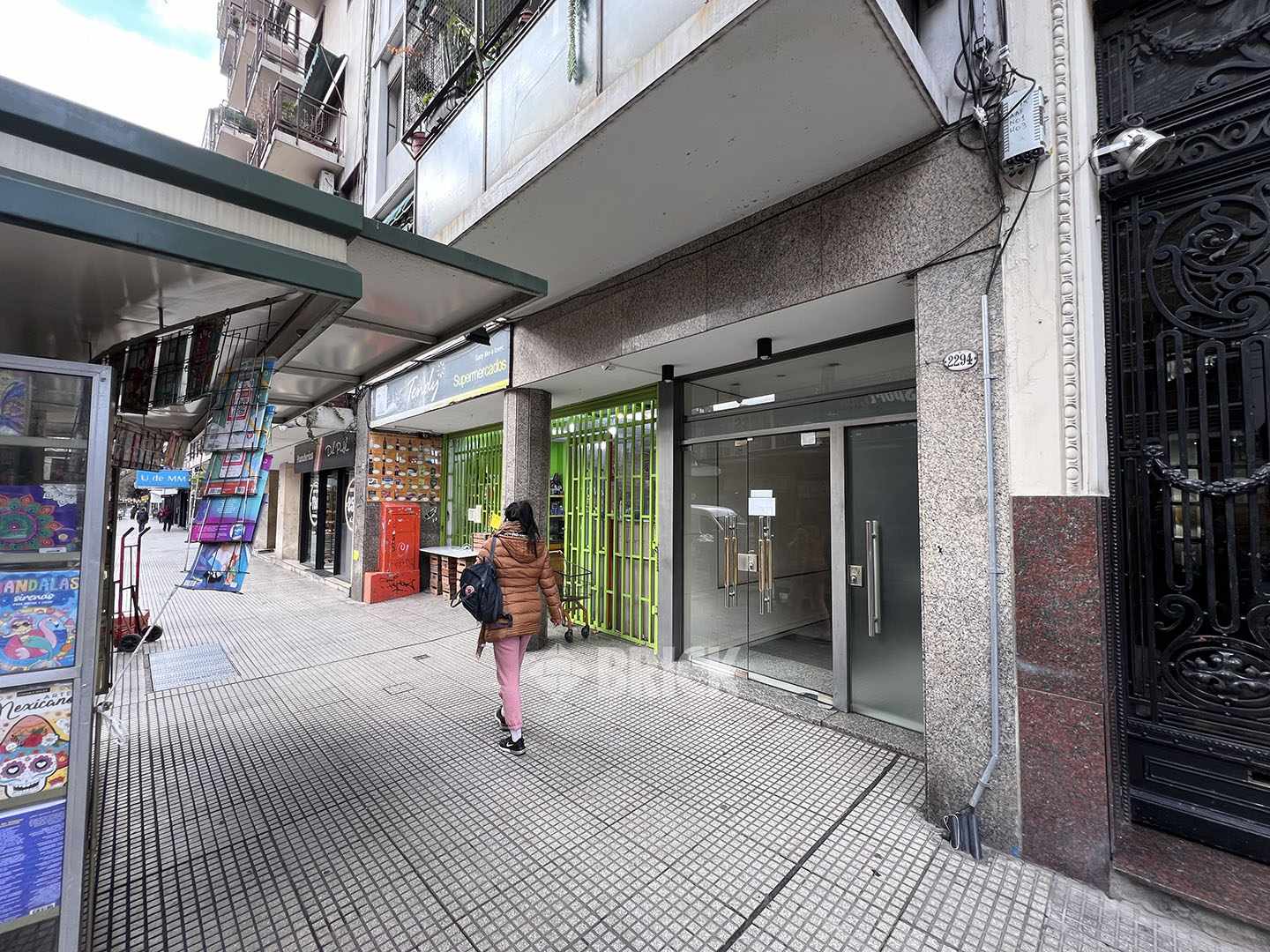 RIVADAVIA, AV. al 2200 Piso 1 23